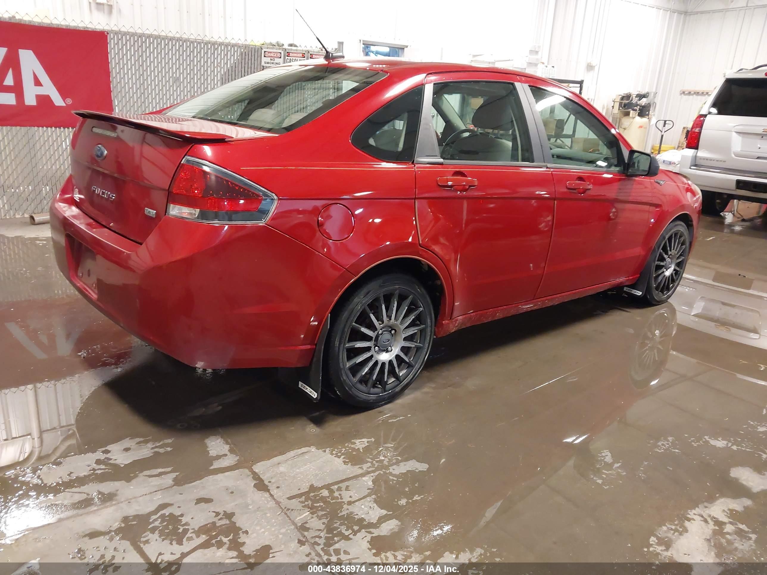 FORD FOCUS image 4