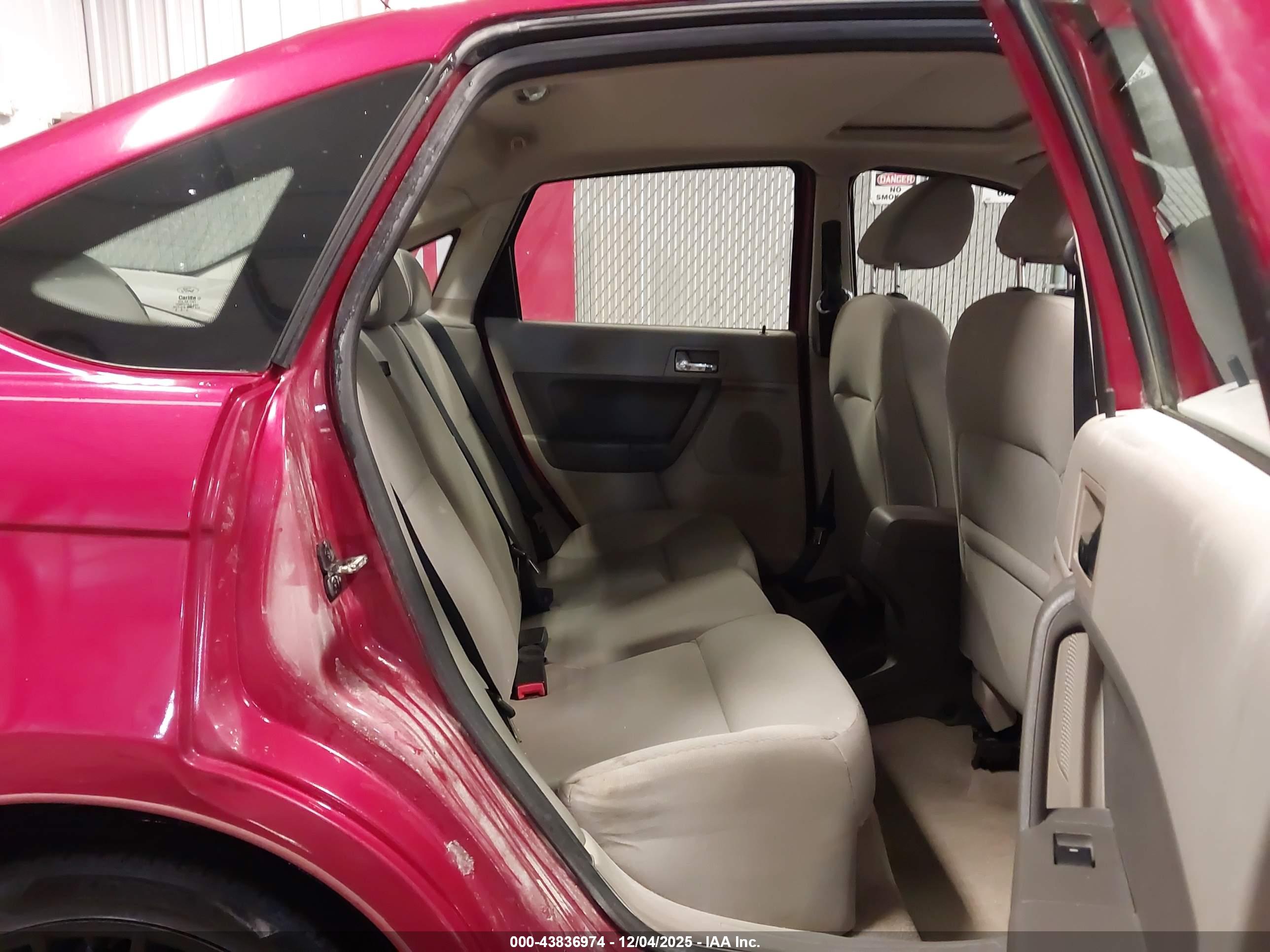 FORD FOCUS image 8