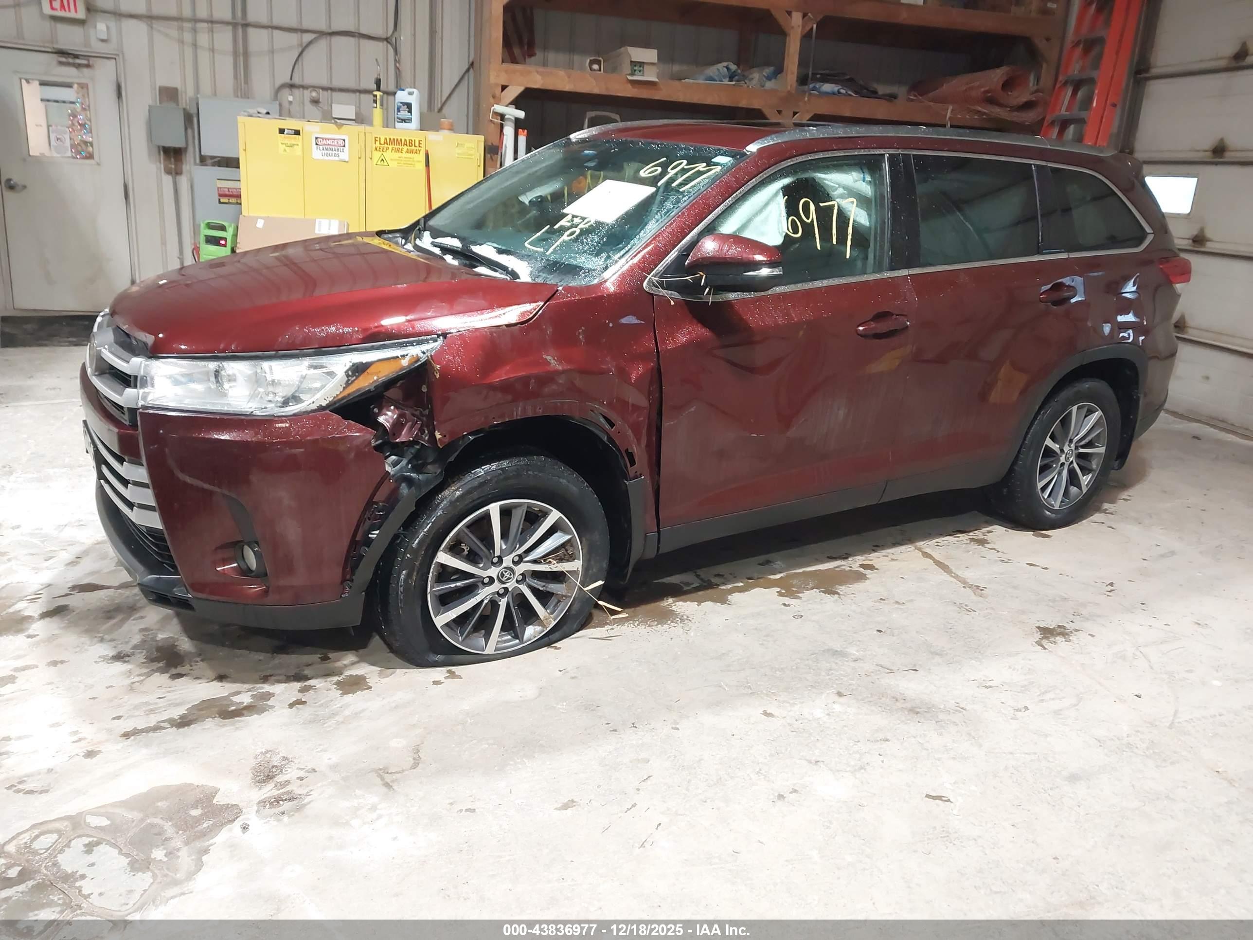 TOYOTA HIGHLANDER image 2
