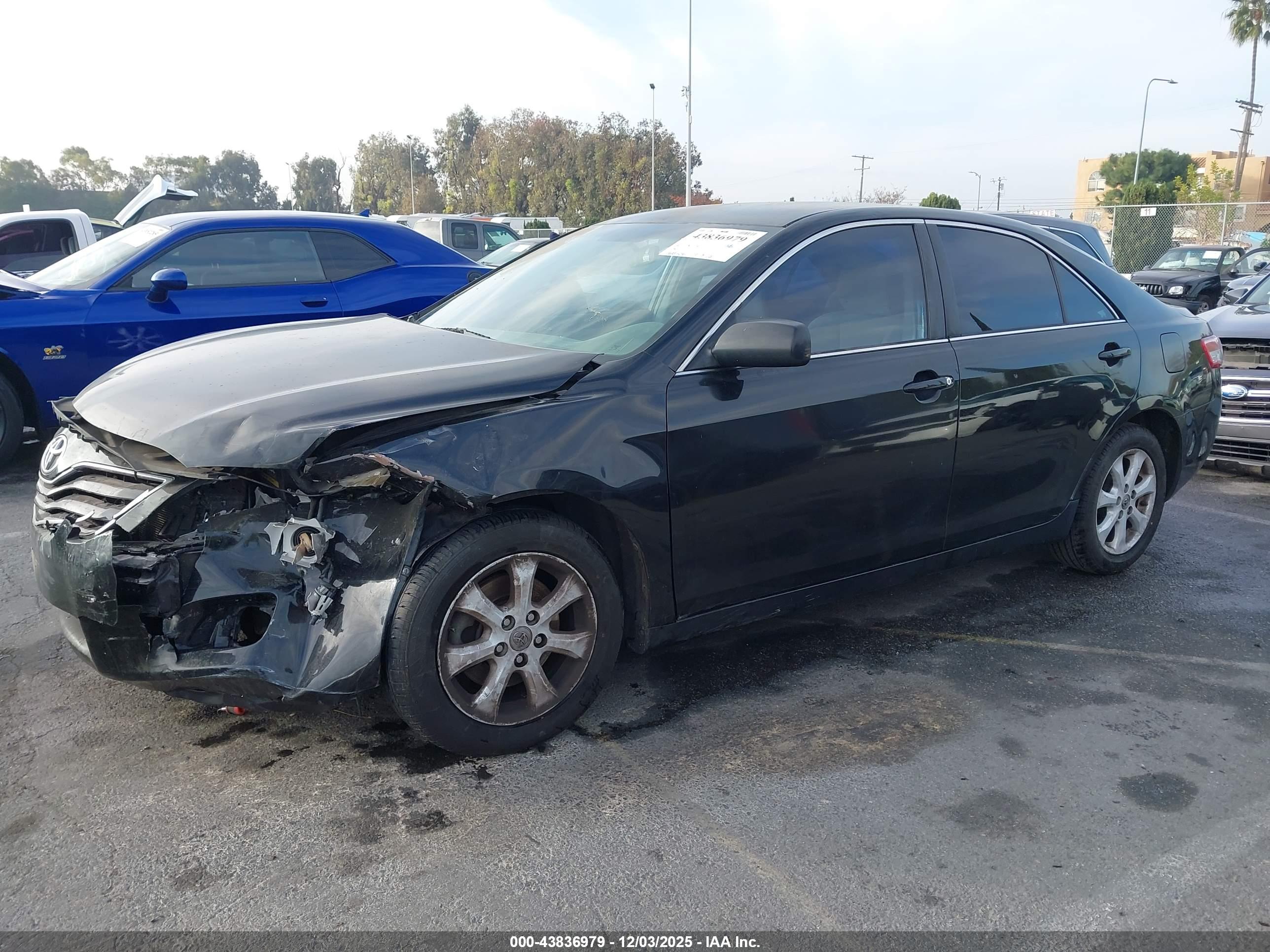 TOYOTA CAMRY image 2