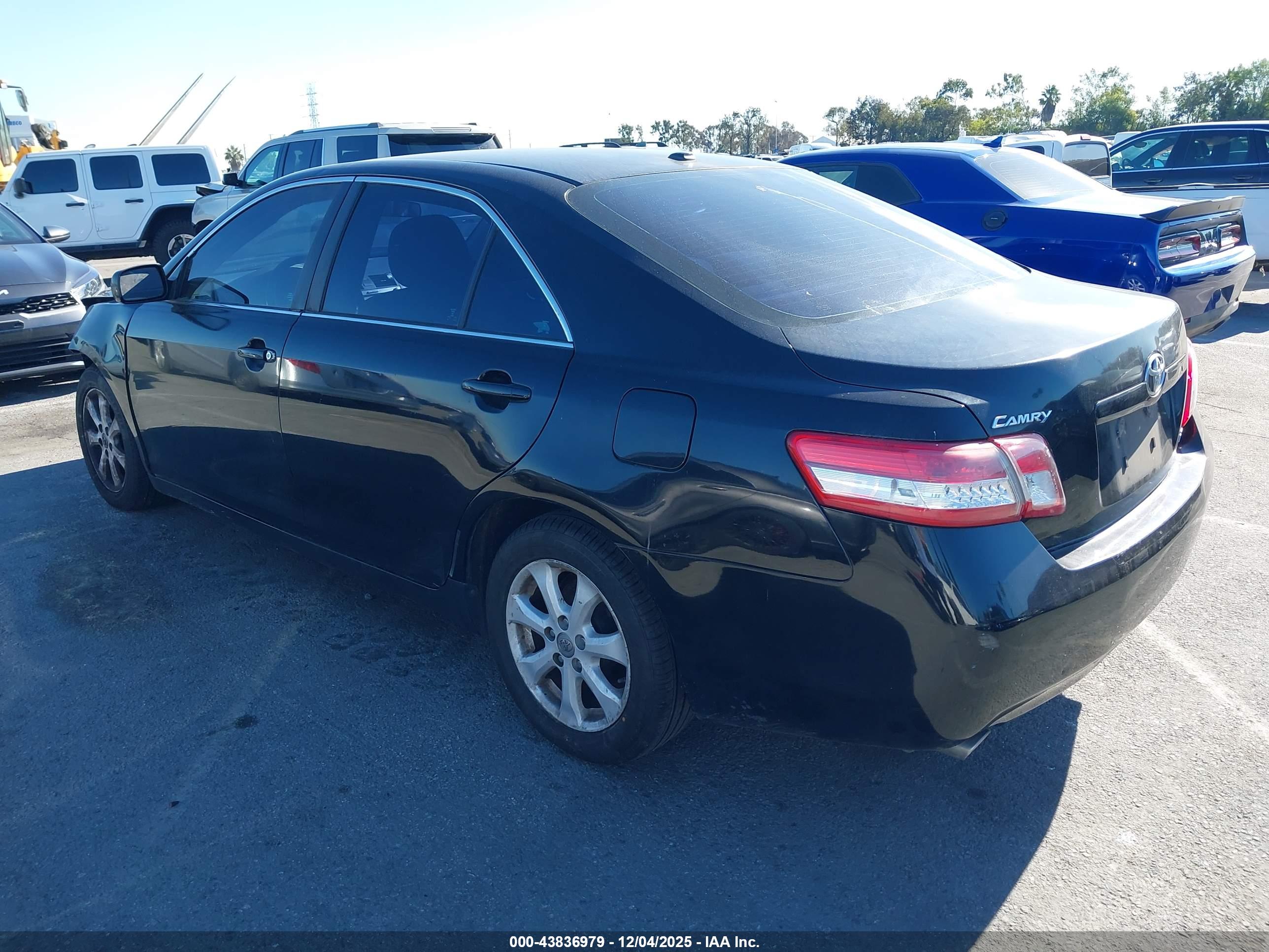 TOYOTA CAMRY image 3