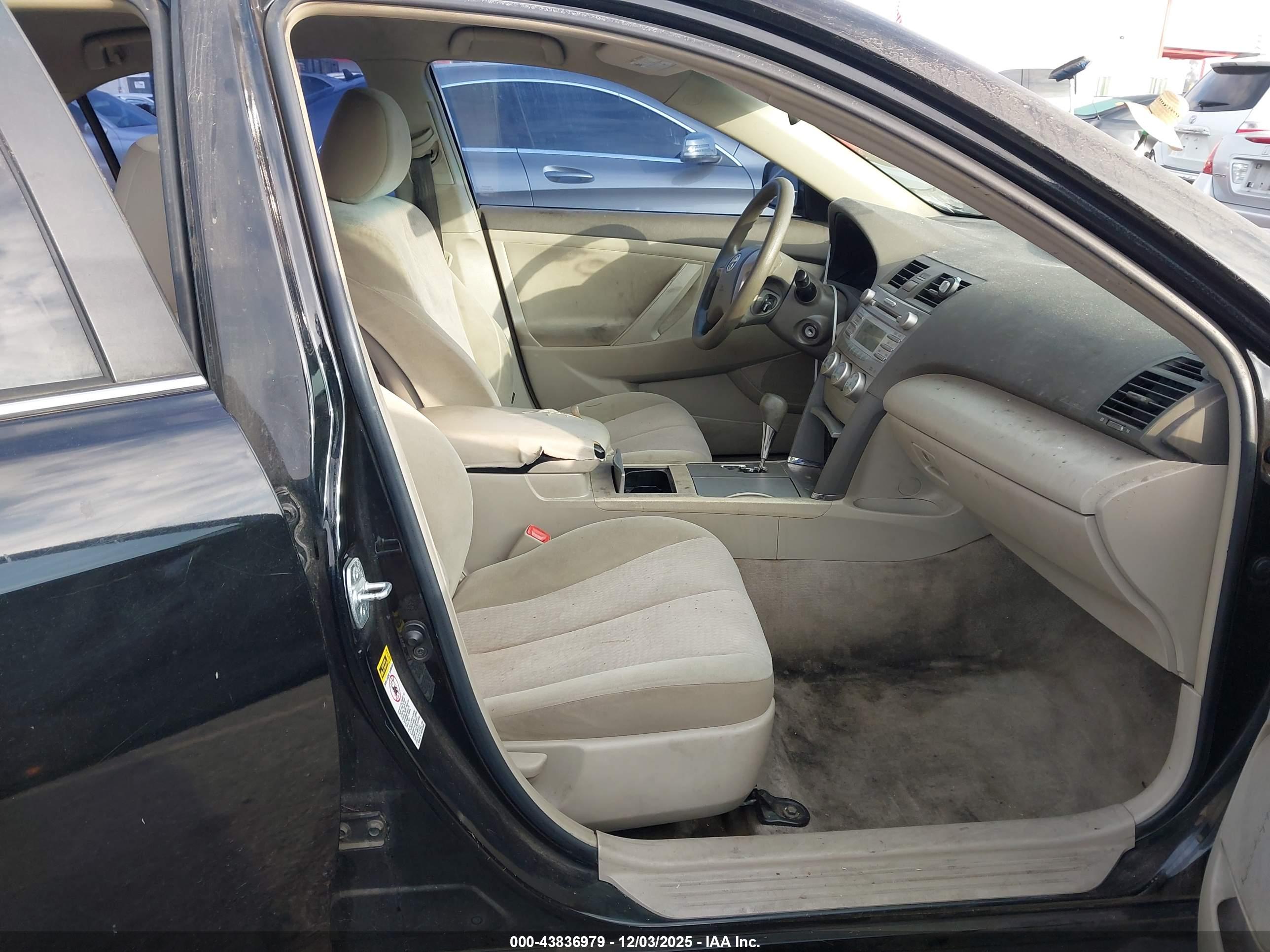 TOYOTA CAMRY image 5