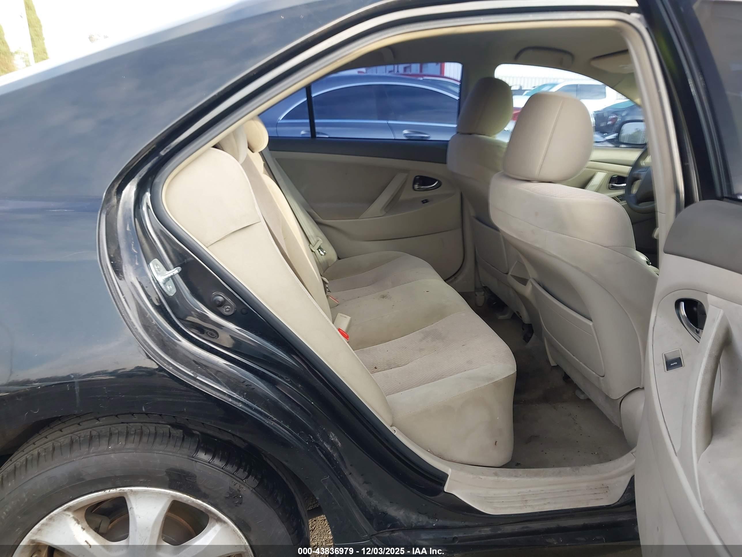 TOYOTA CAMRY image 8