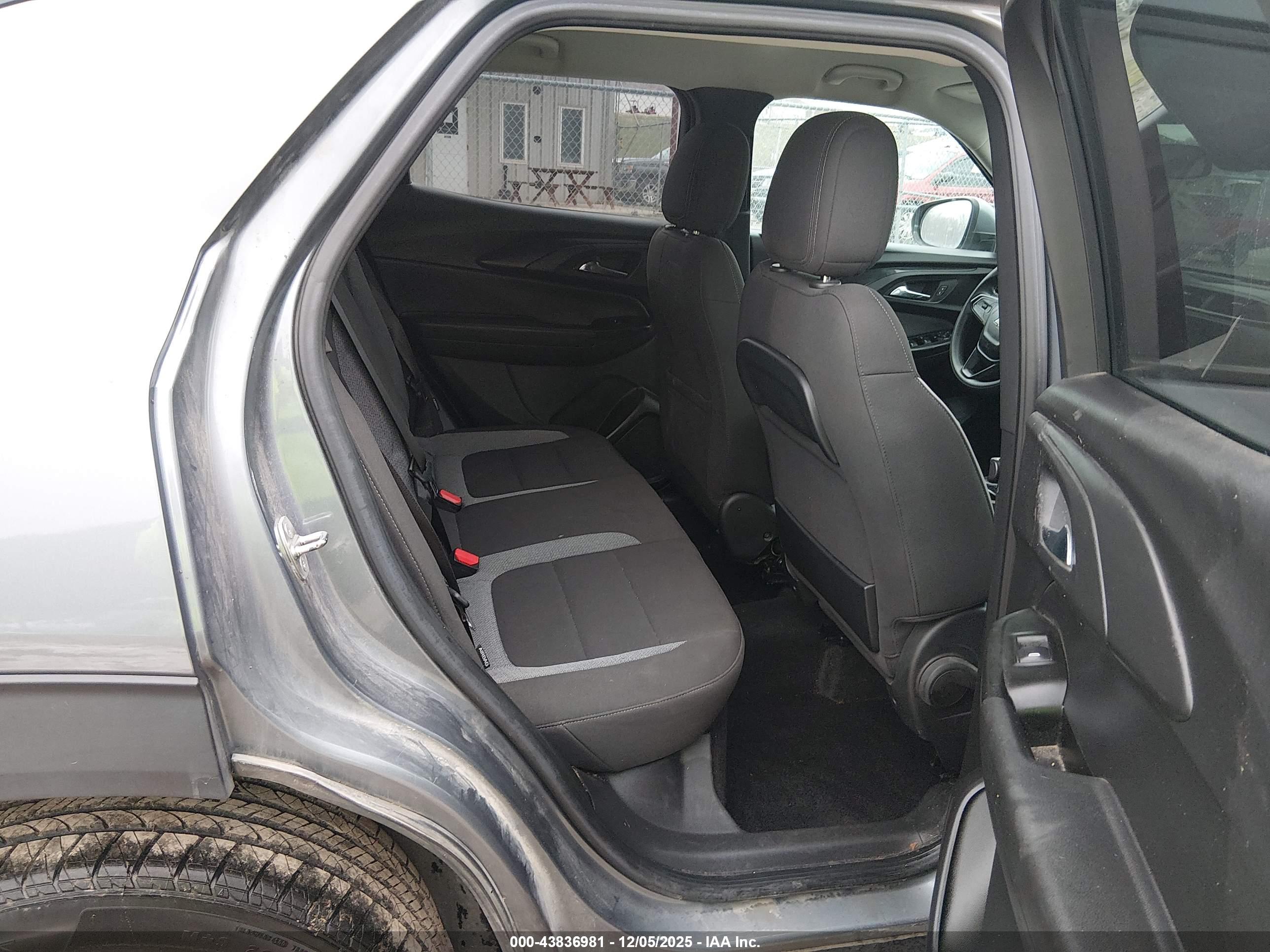 CHEVROLET TRAILBLAZER image 8