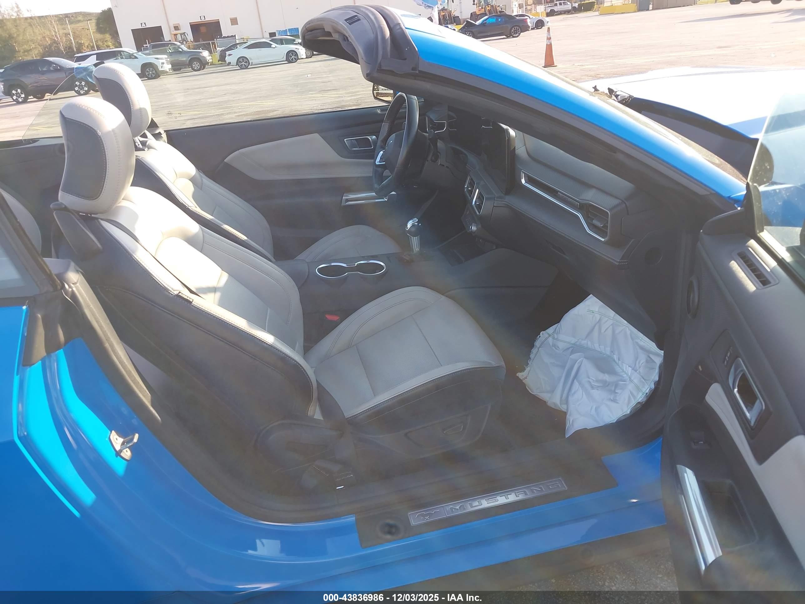 FORD MUSTANG image 5