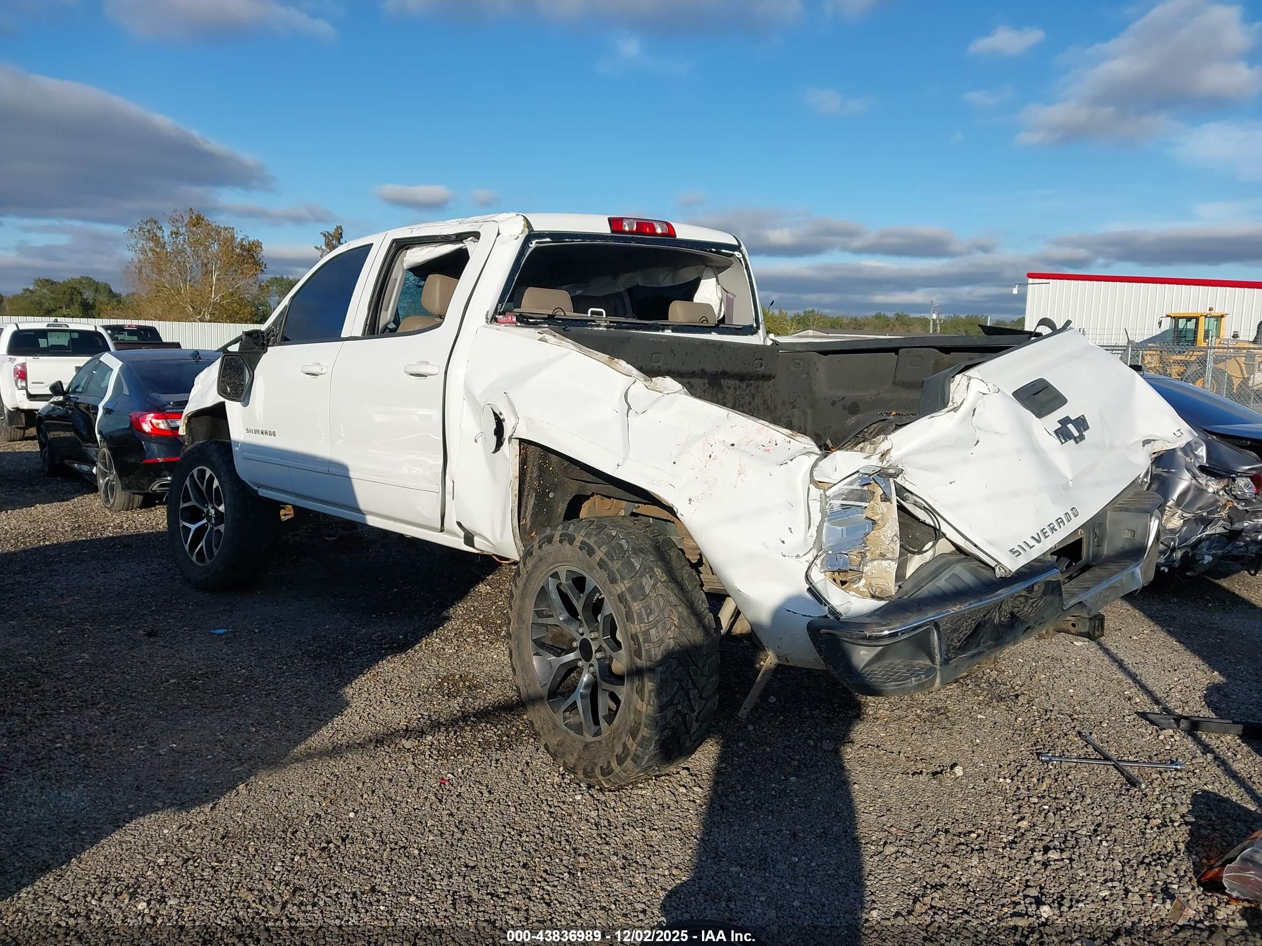 CHEVROLET SILVERADO image 3