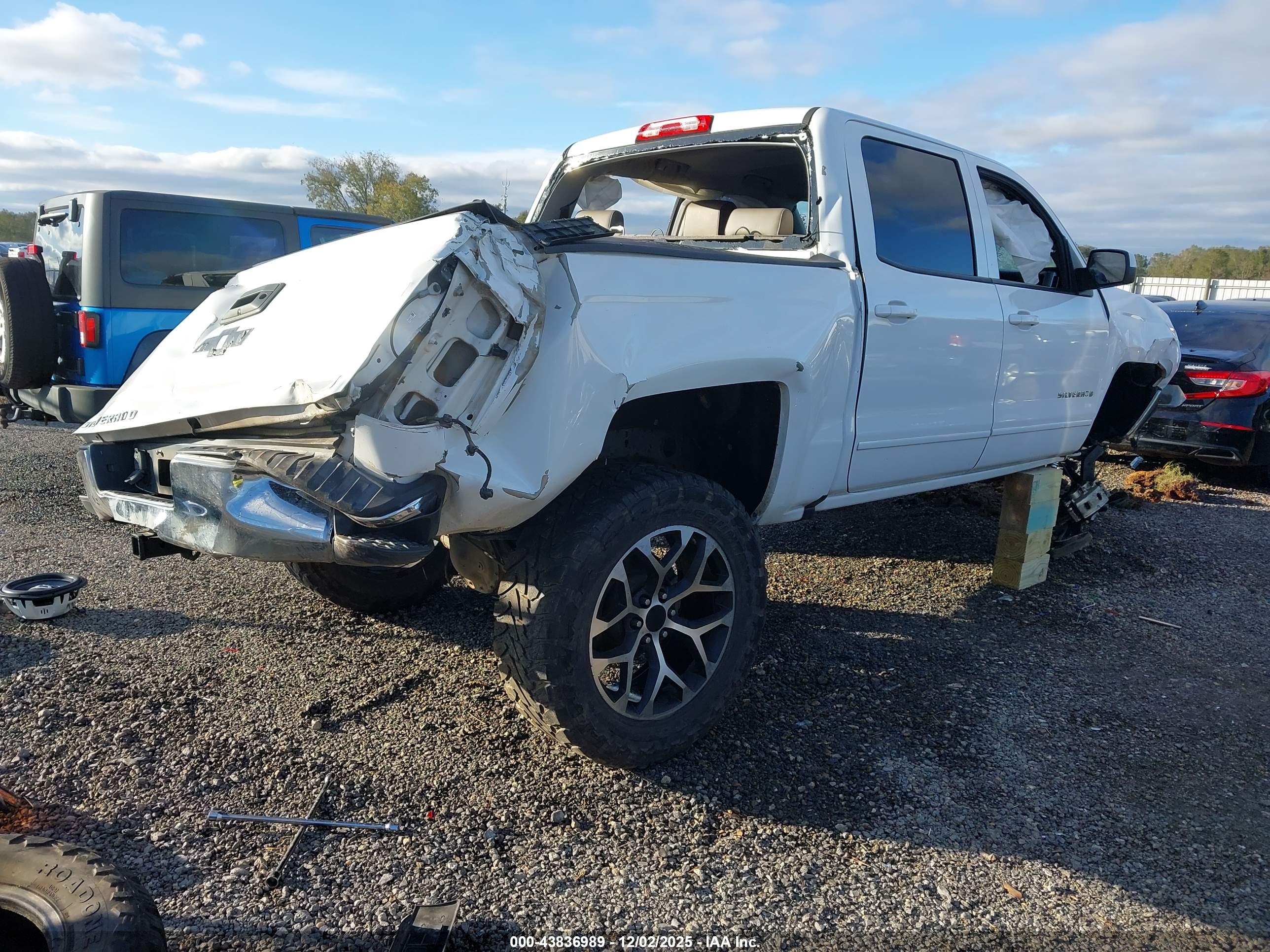 CHEVROLET SILVERADO image 4