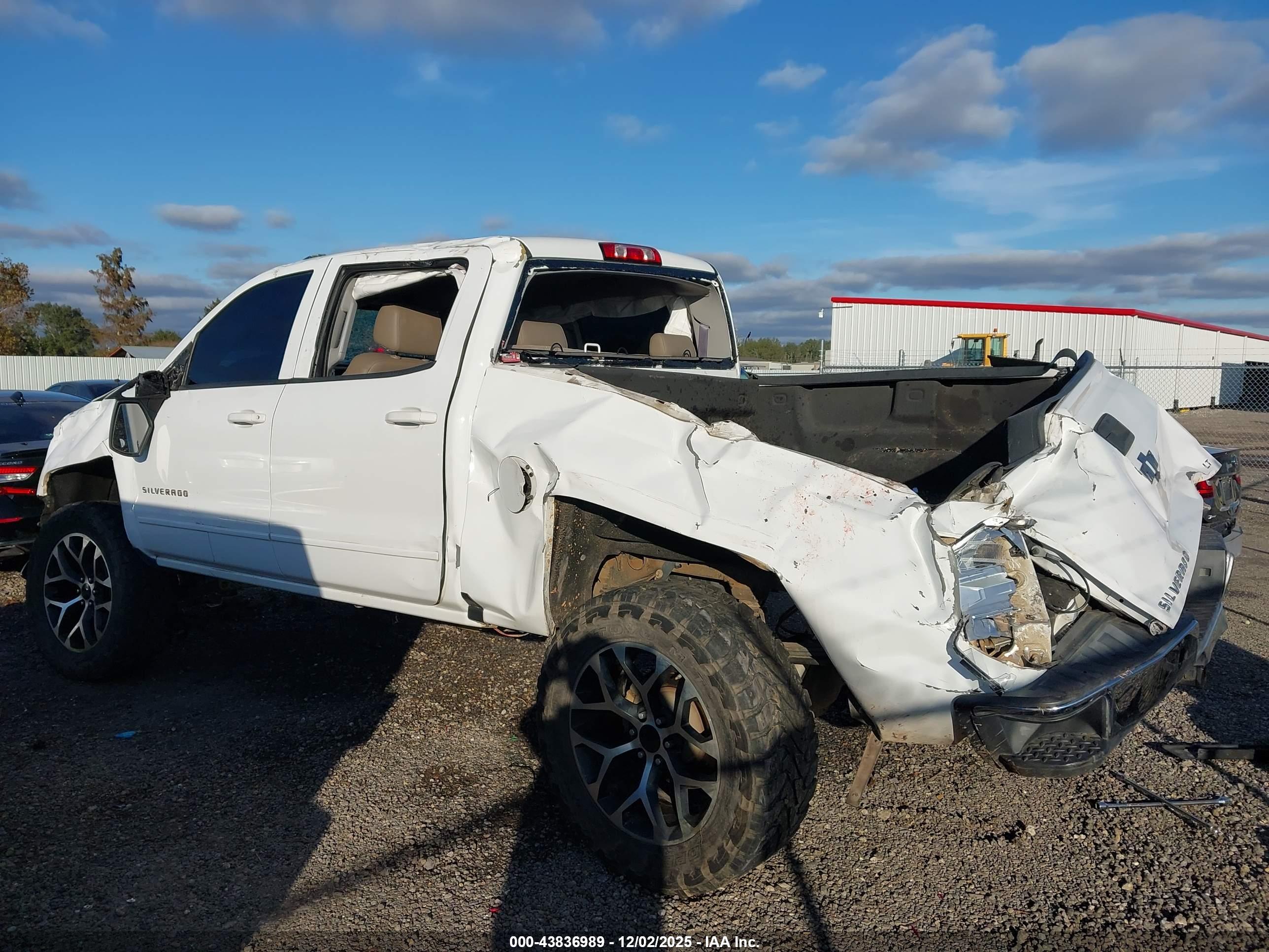 CHEVROLET SILVERADO image 6