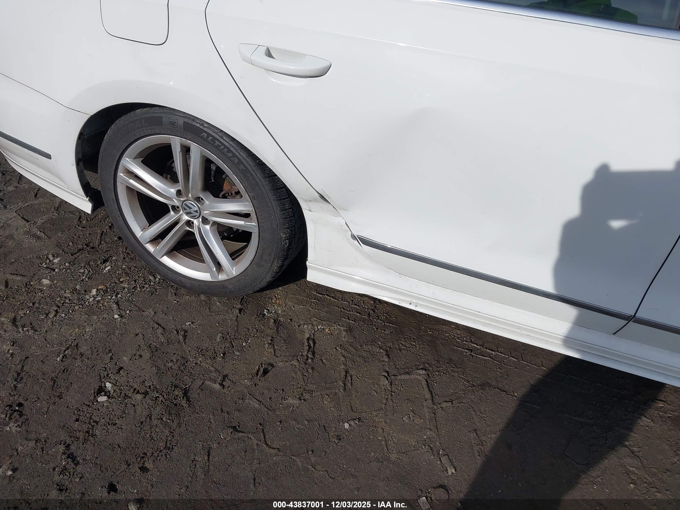 VOLKSWAGEN PASSAT image 6