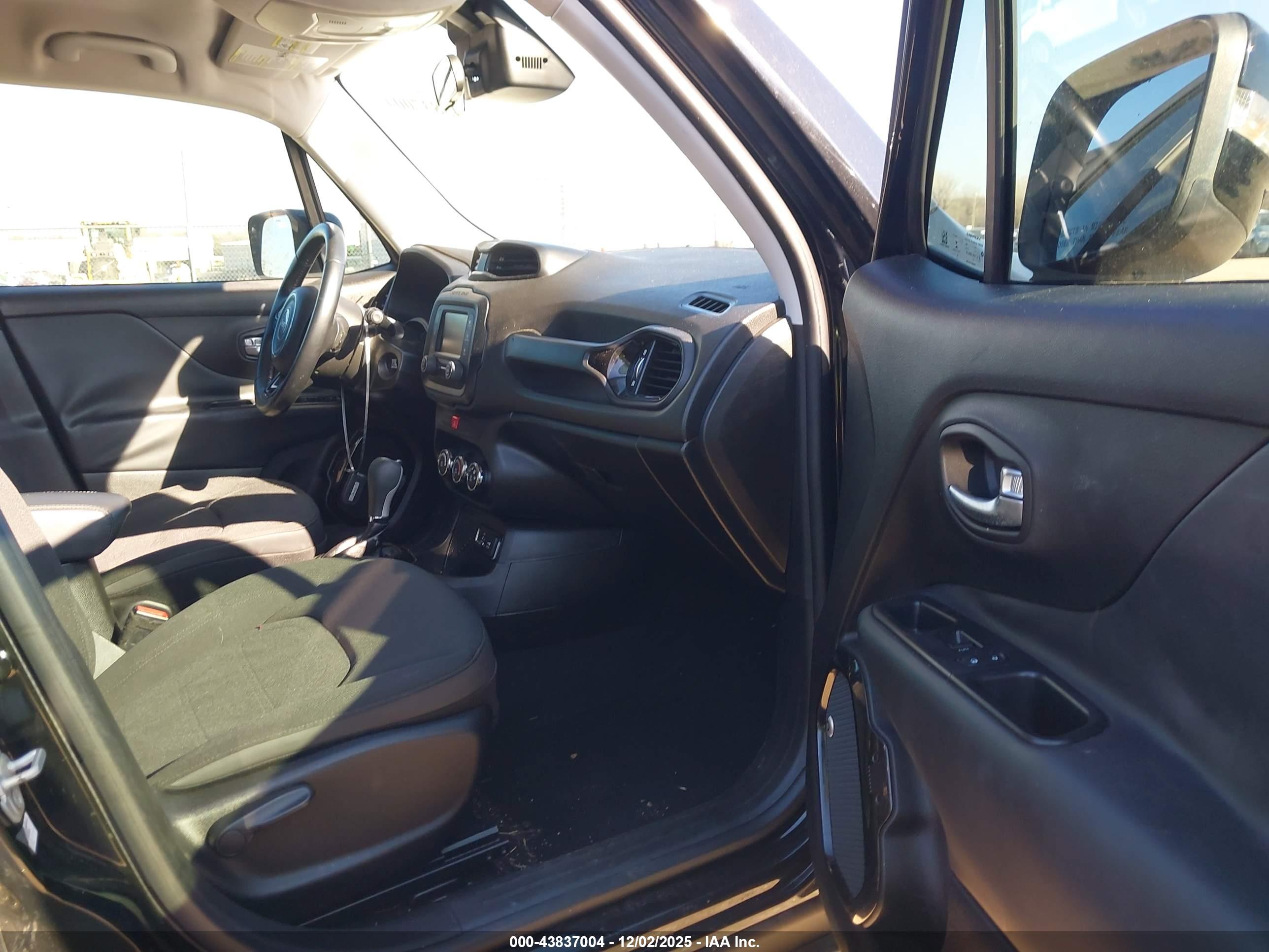 JEEP RENEGADE image 5