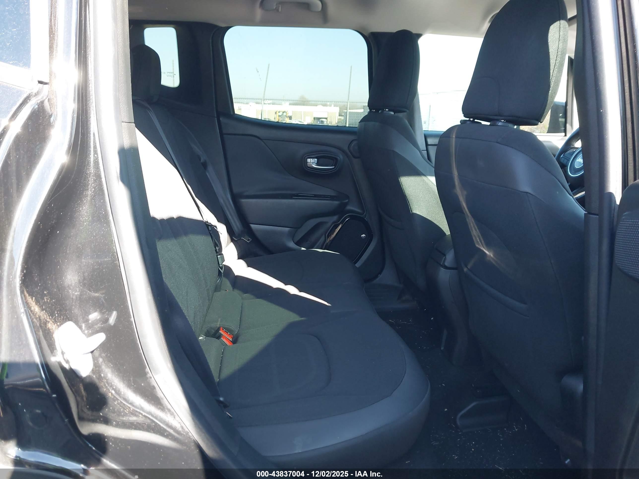 JEEP RENEGADE image 8