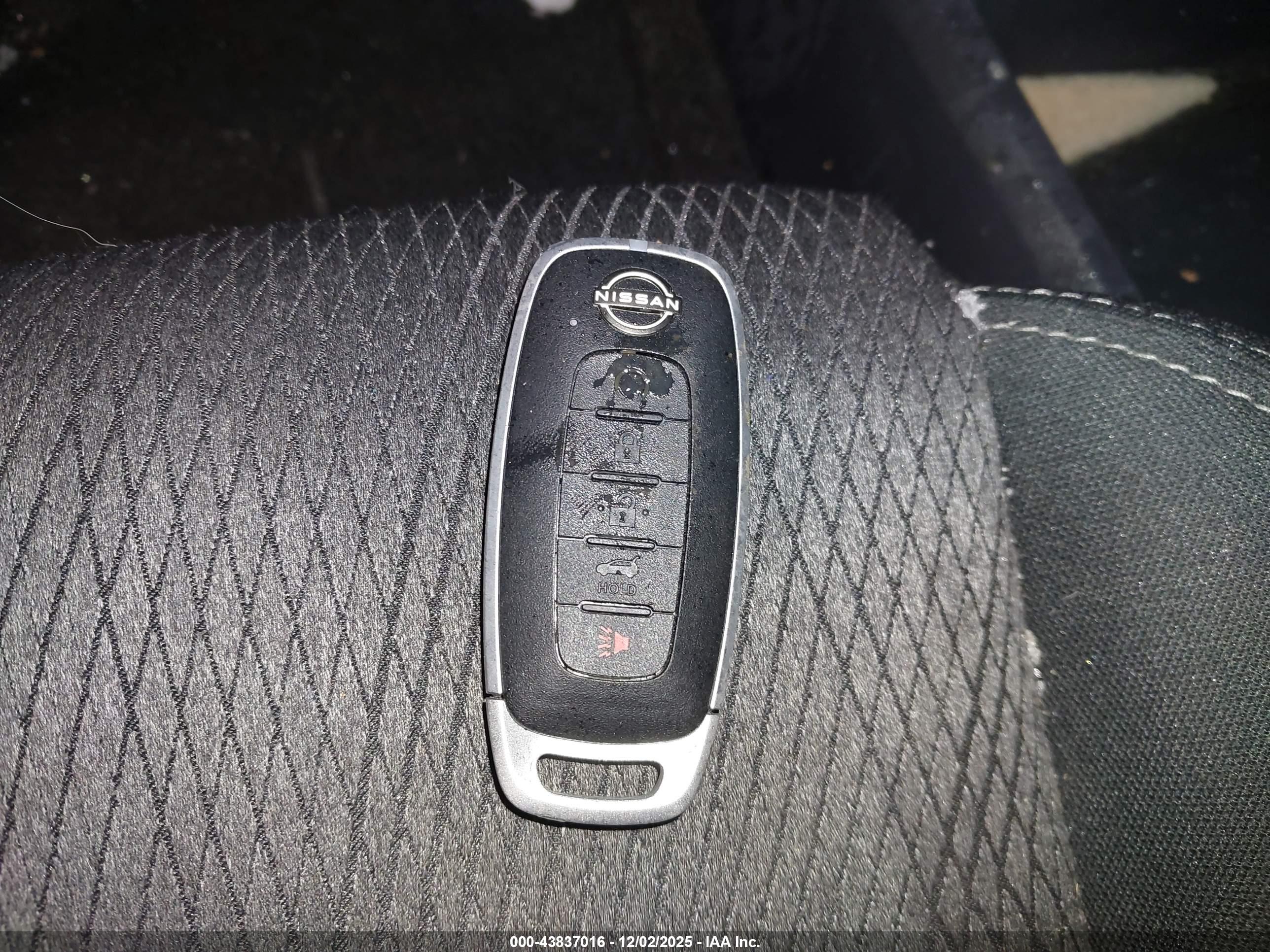 NISSAN ROGUE image 11