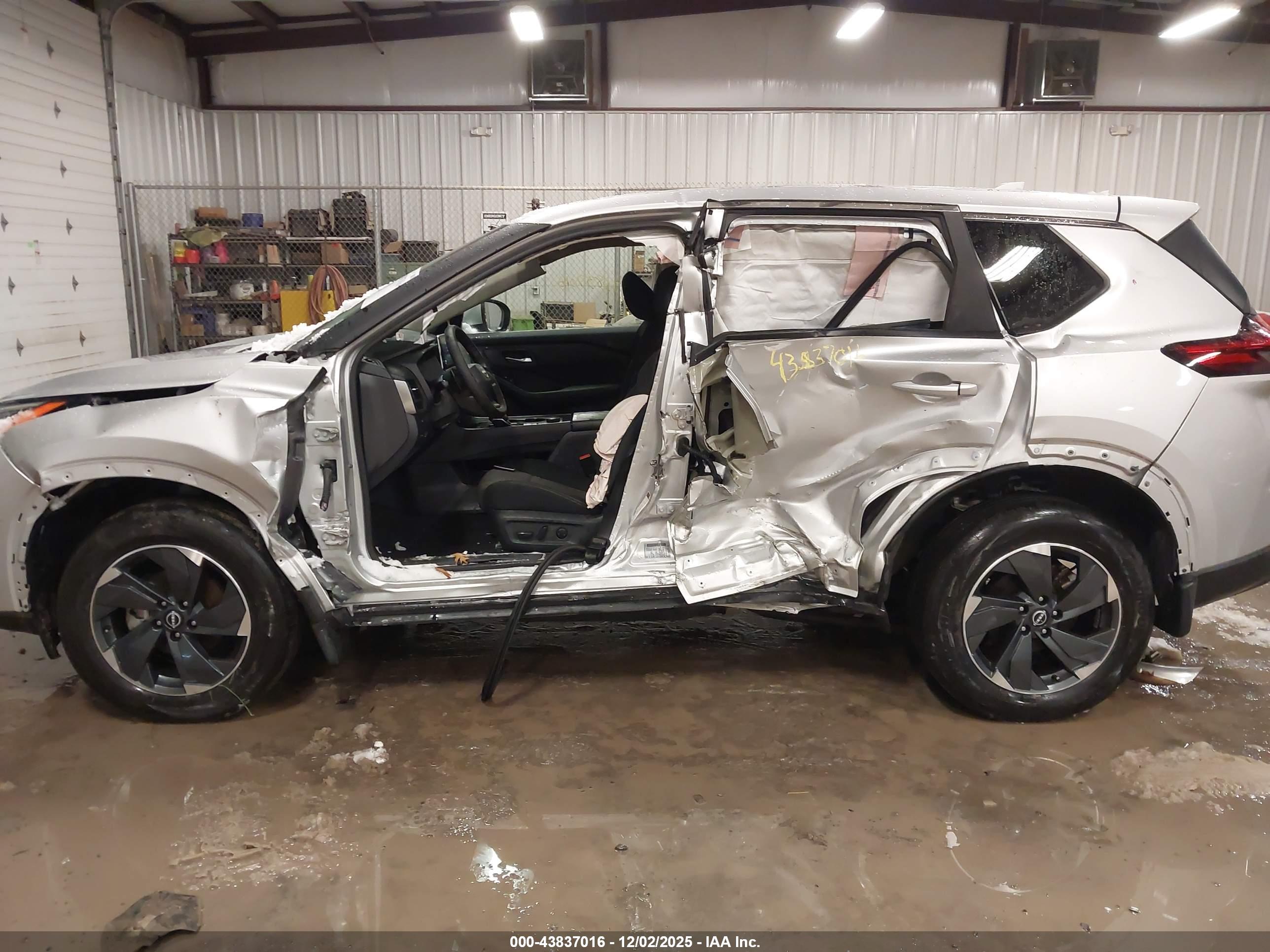 NISSAN ROGUE image 6