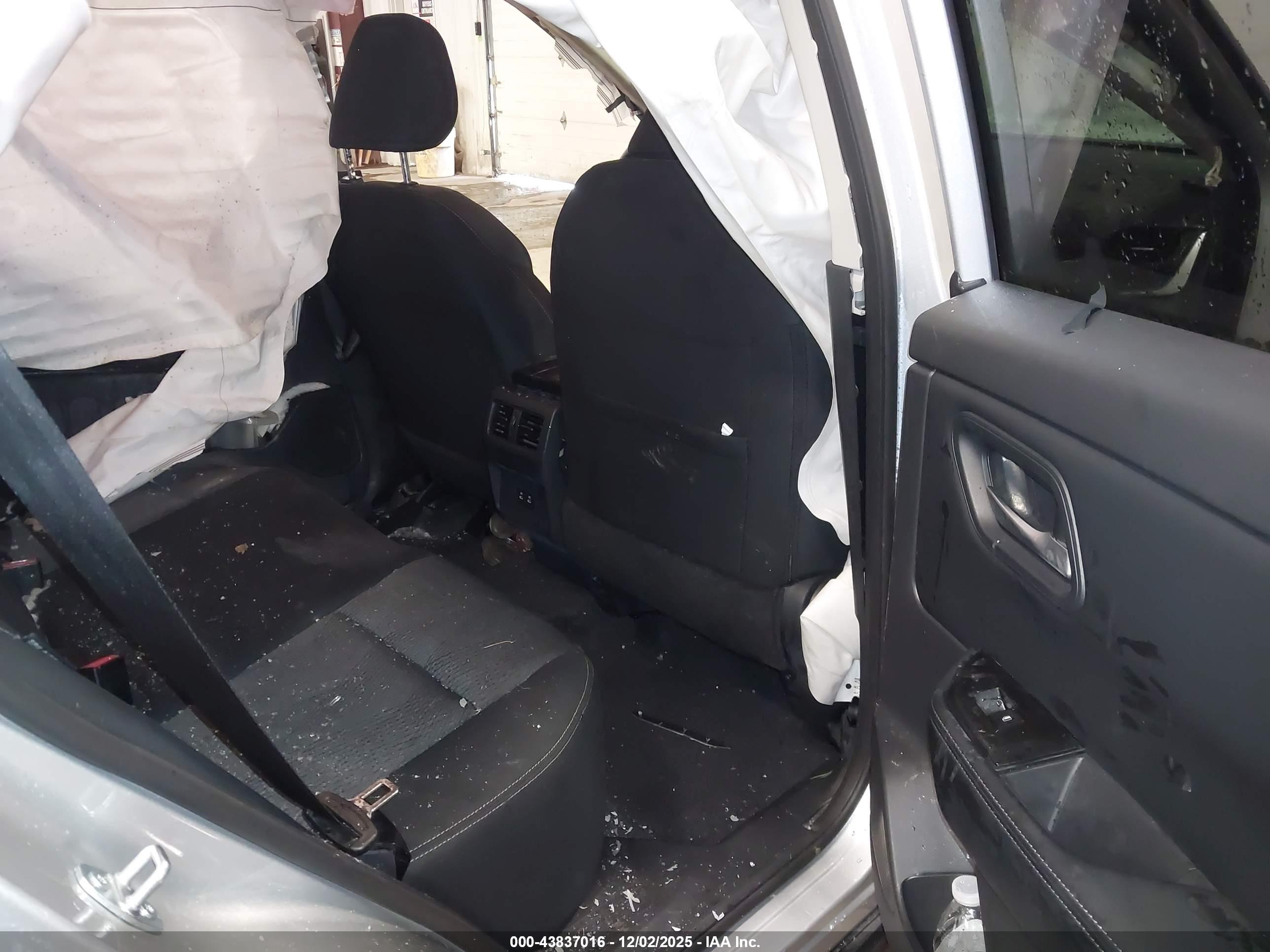 NISSAN ROGUE image 8