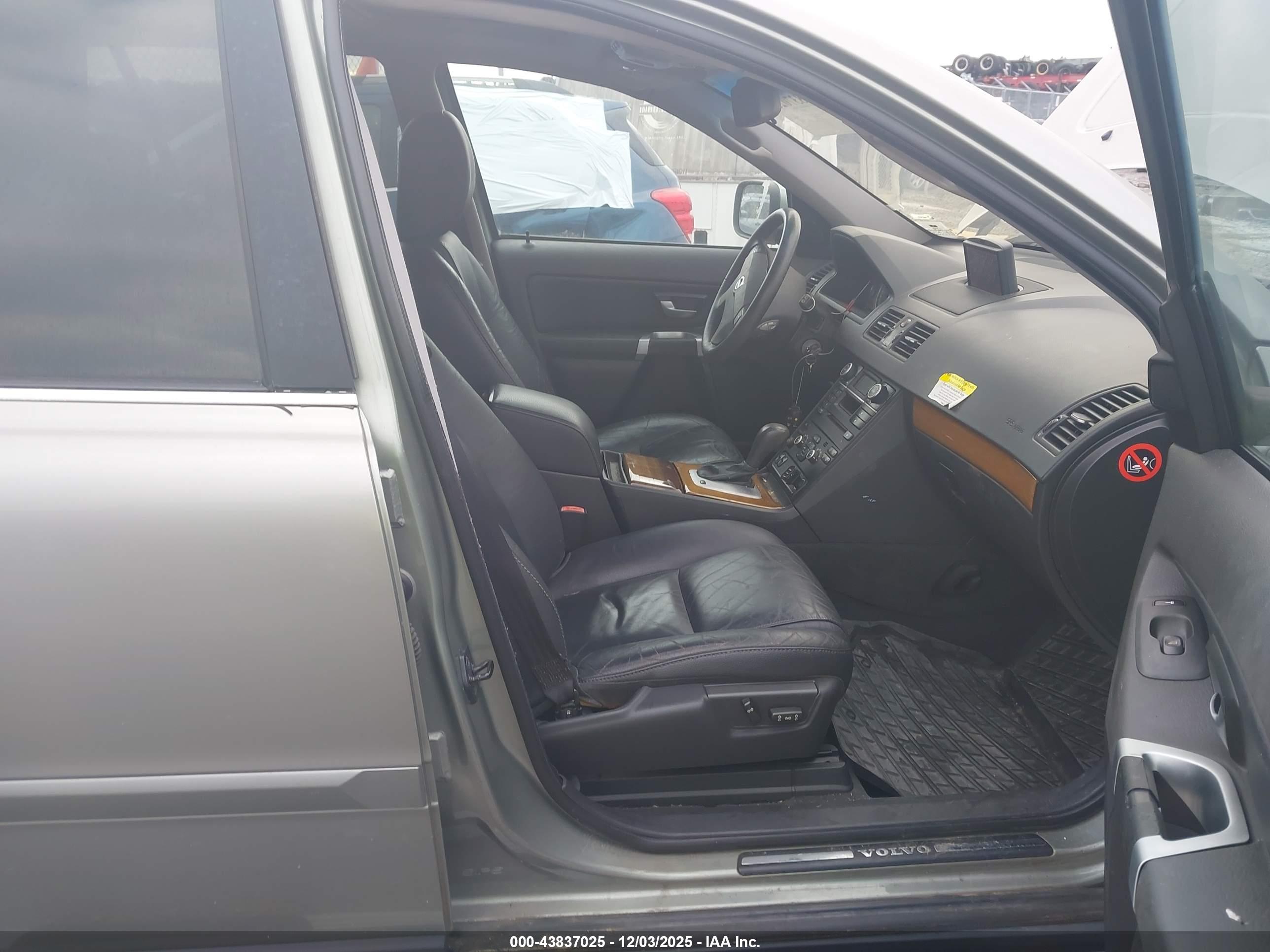 VOLVO XC90 image 5