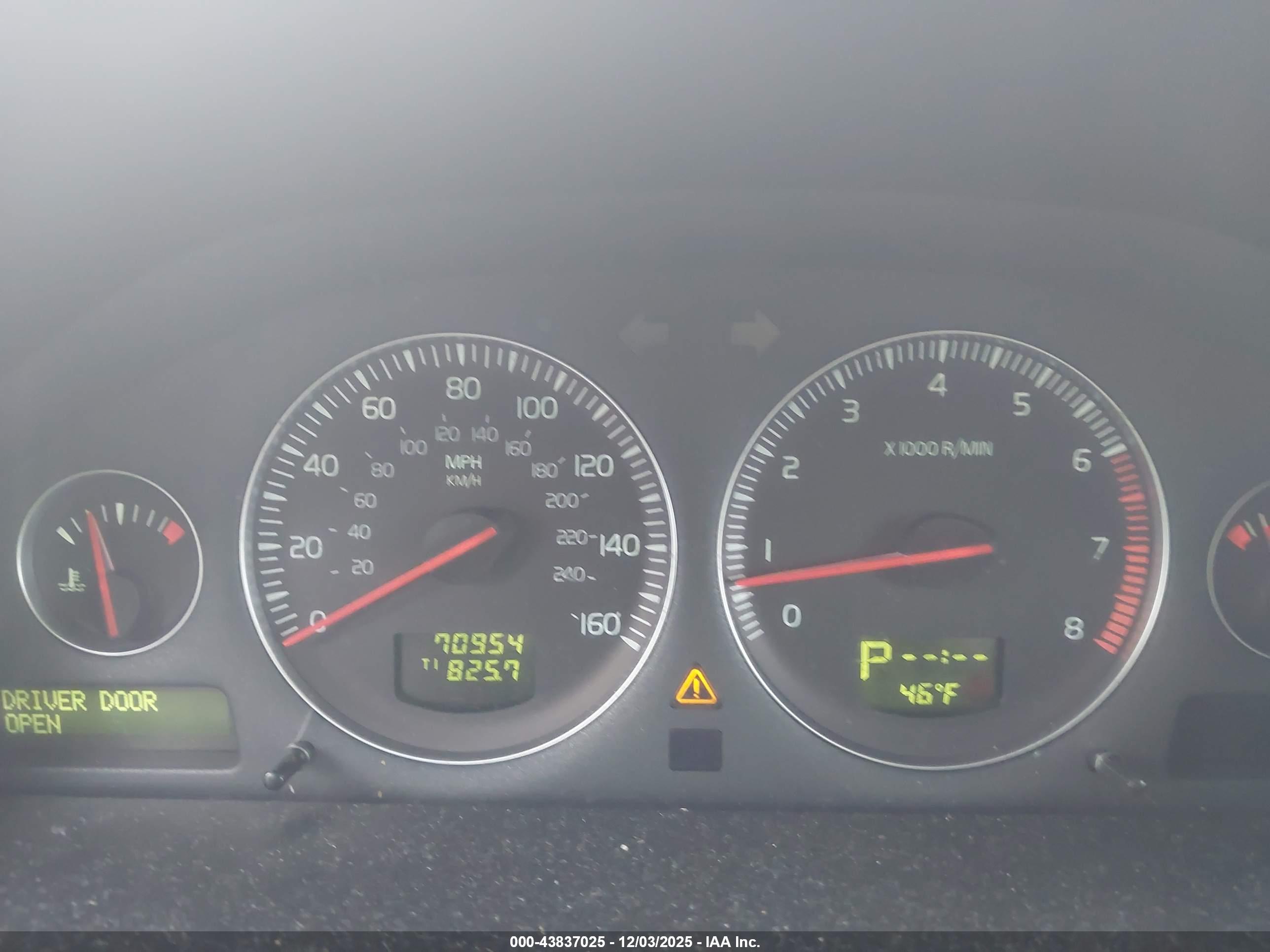 VOLVO XC90 image 7
