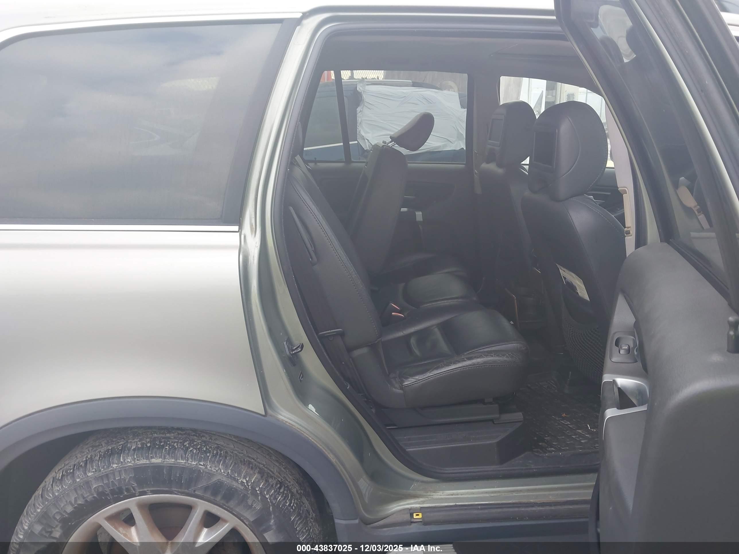 VOLVO XC90 image 8