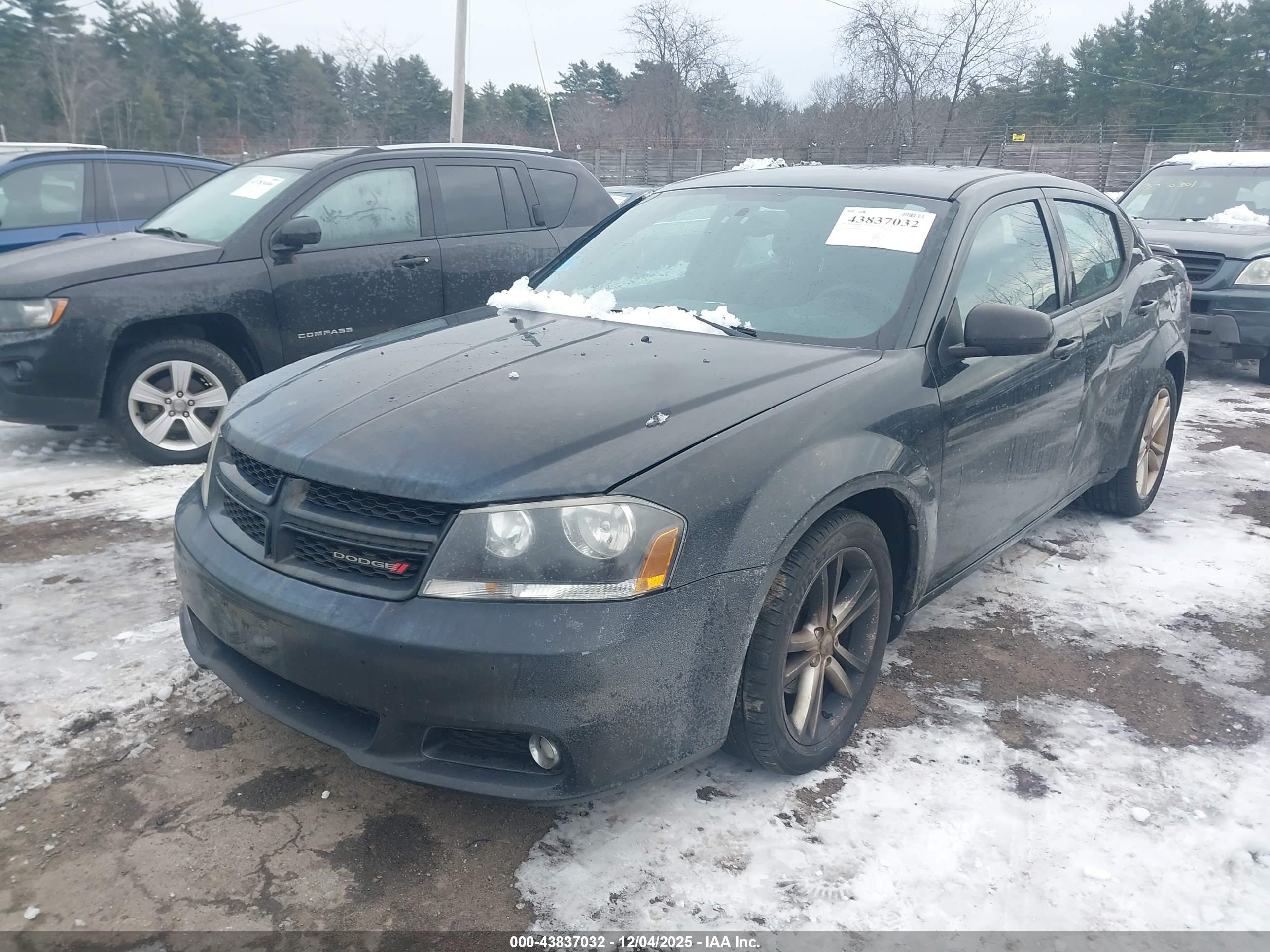 DODGE AVENGER image 2
