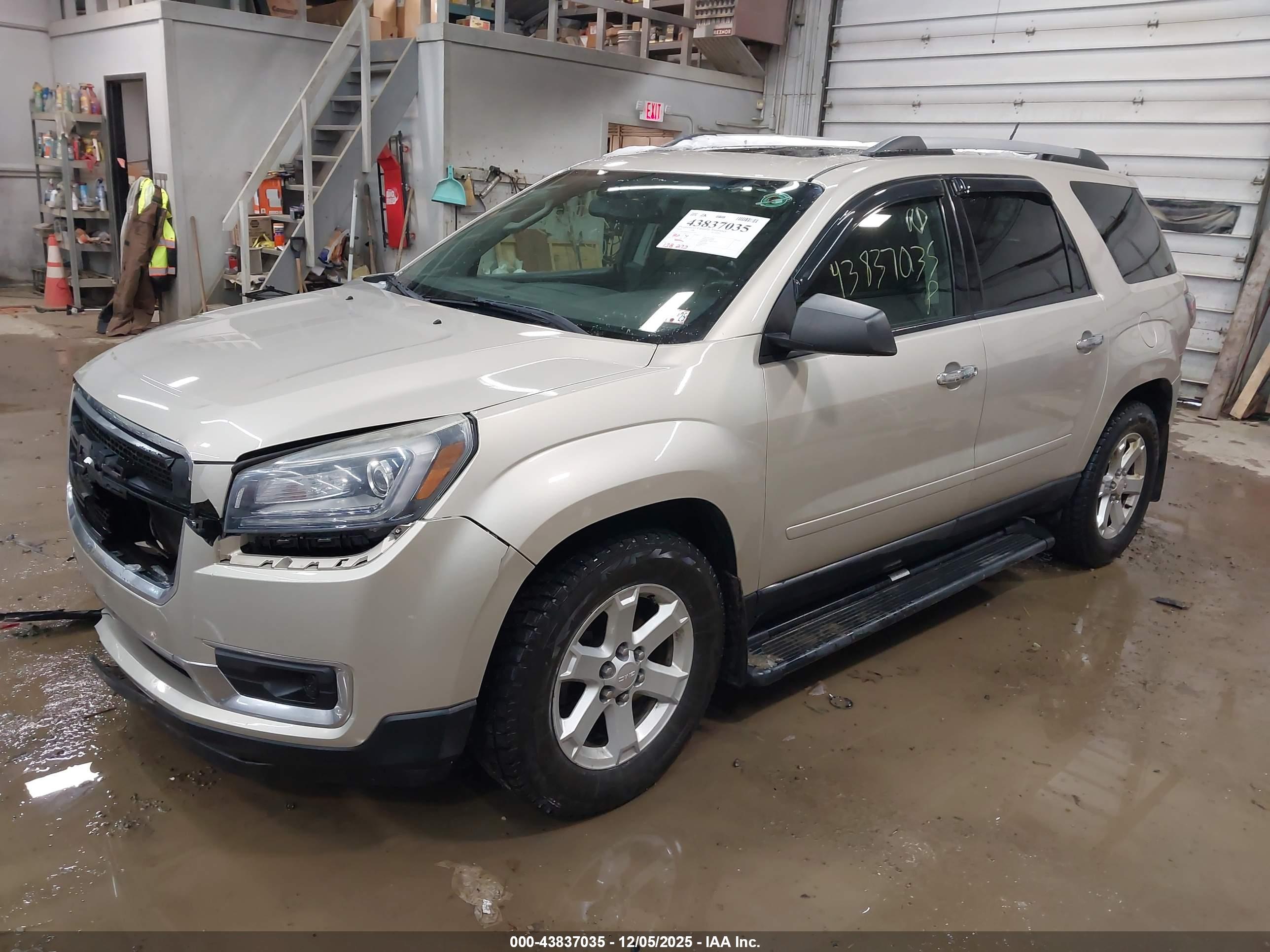 GMC ACADIA image 2
