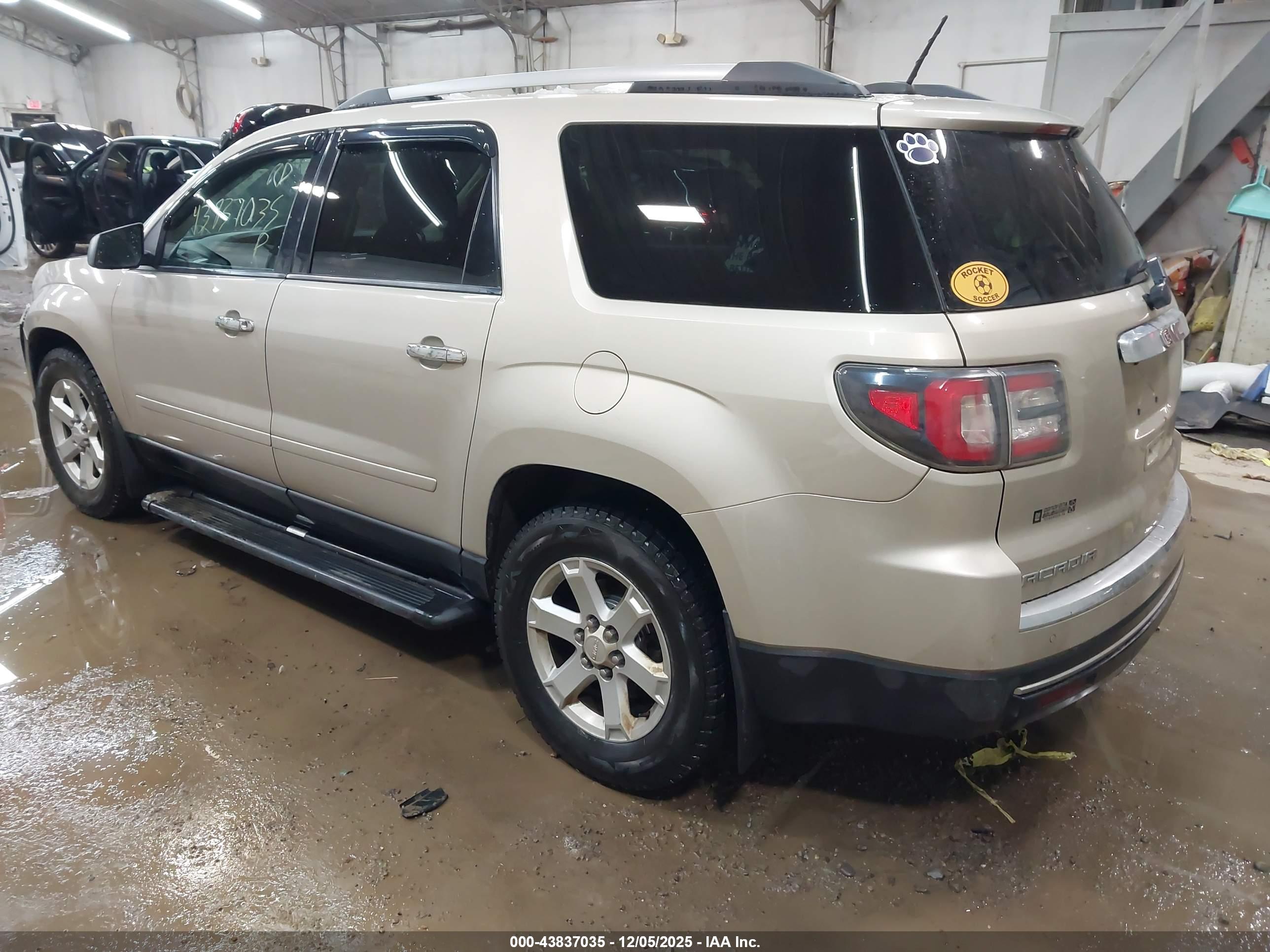 GMC ACADIA image 3