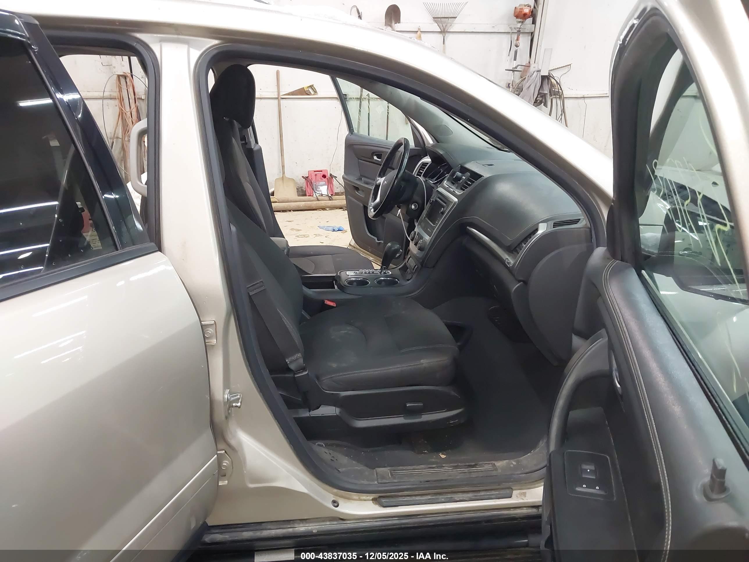 GMC ACADIA image 5