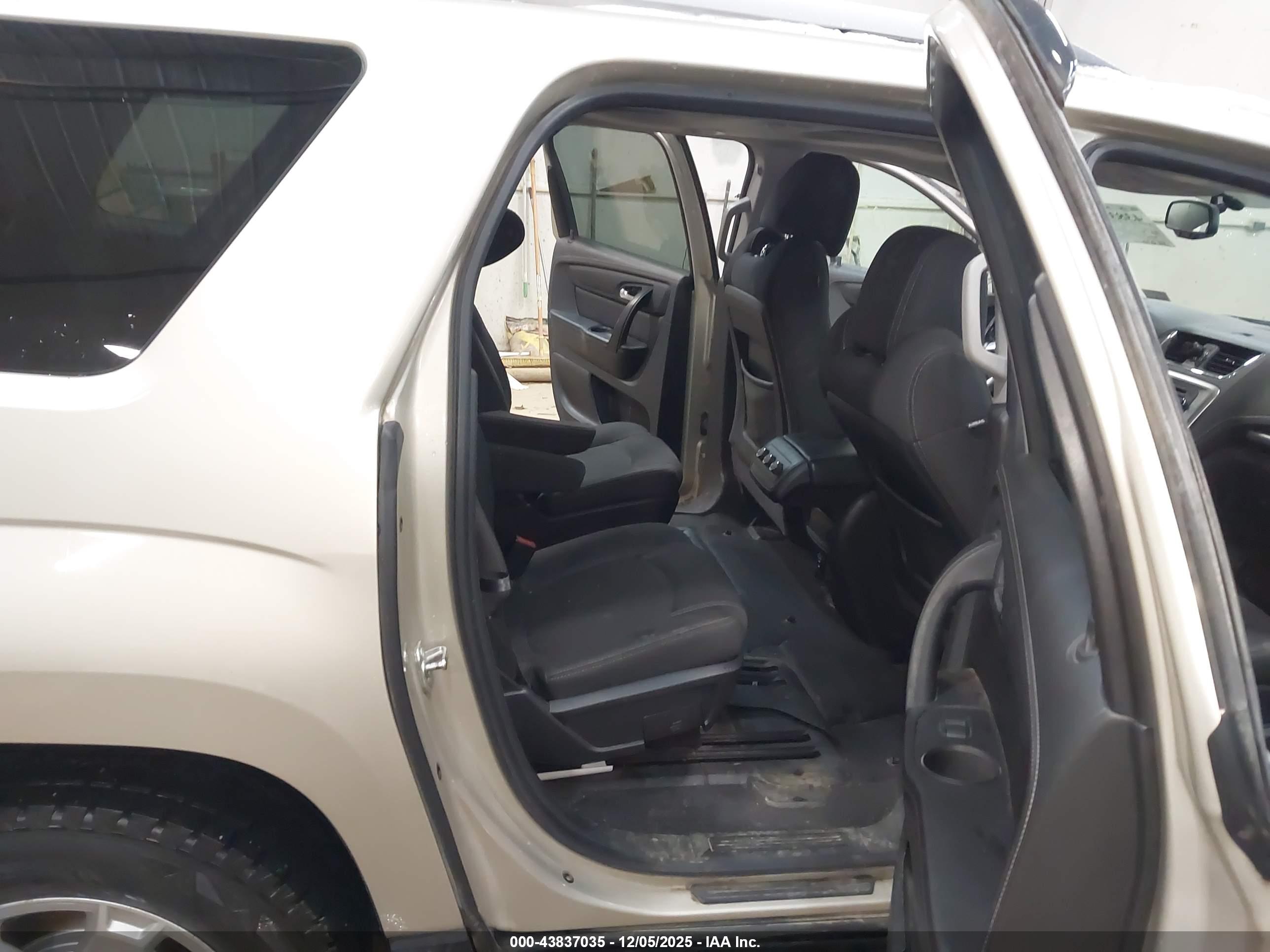 GMC ACADIA image 8