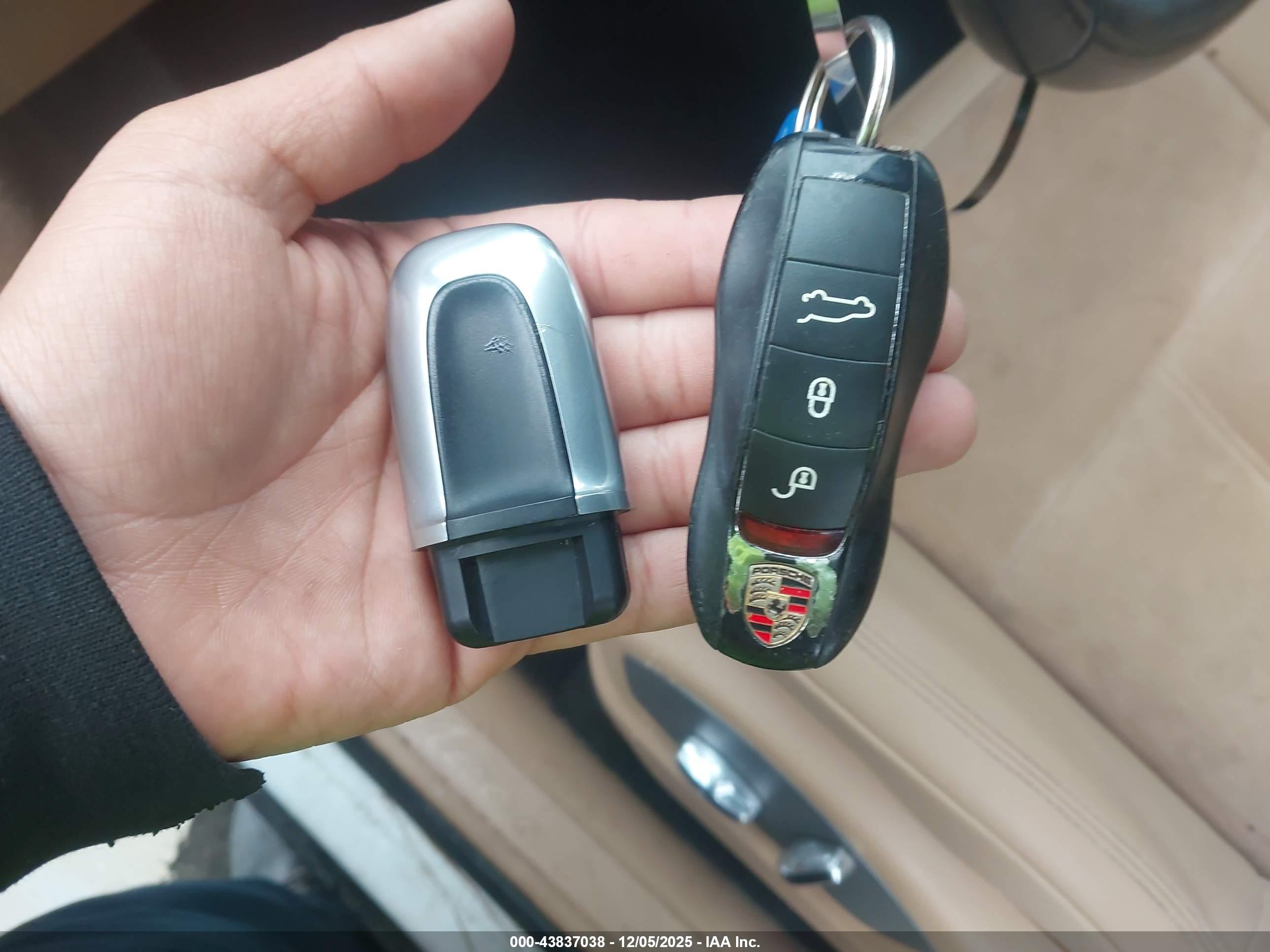 PORSCHE MACAN image 11