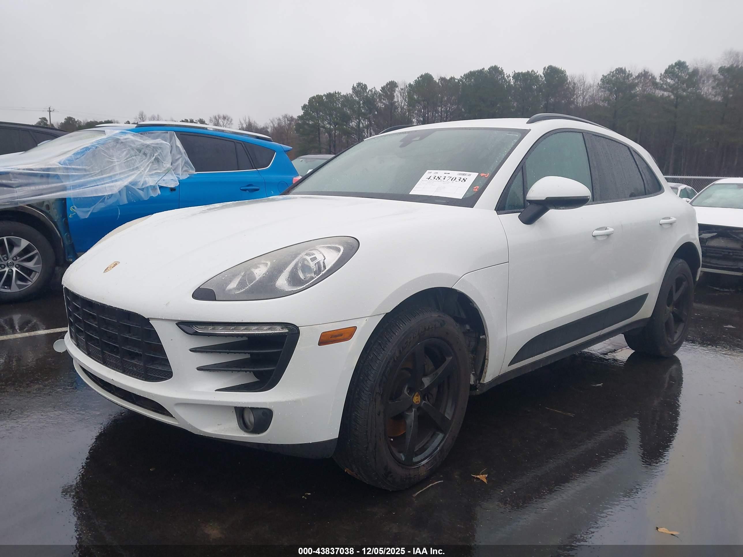 PORSCHE MACAN image 2