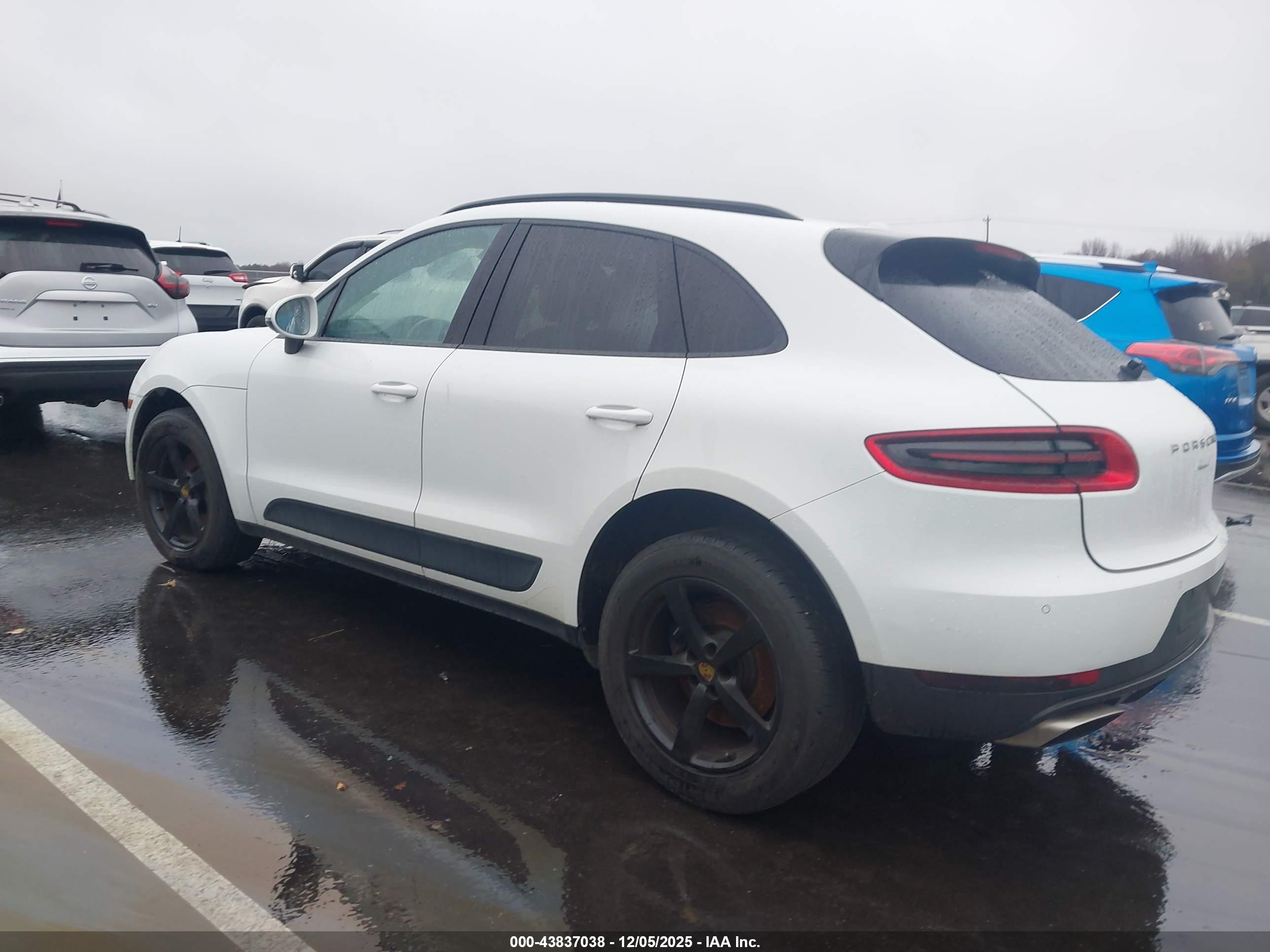PORSCHE MACAN image 3