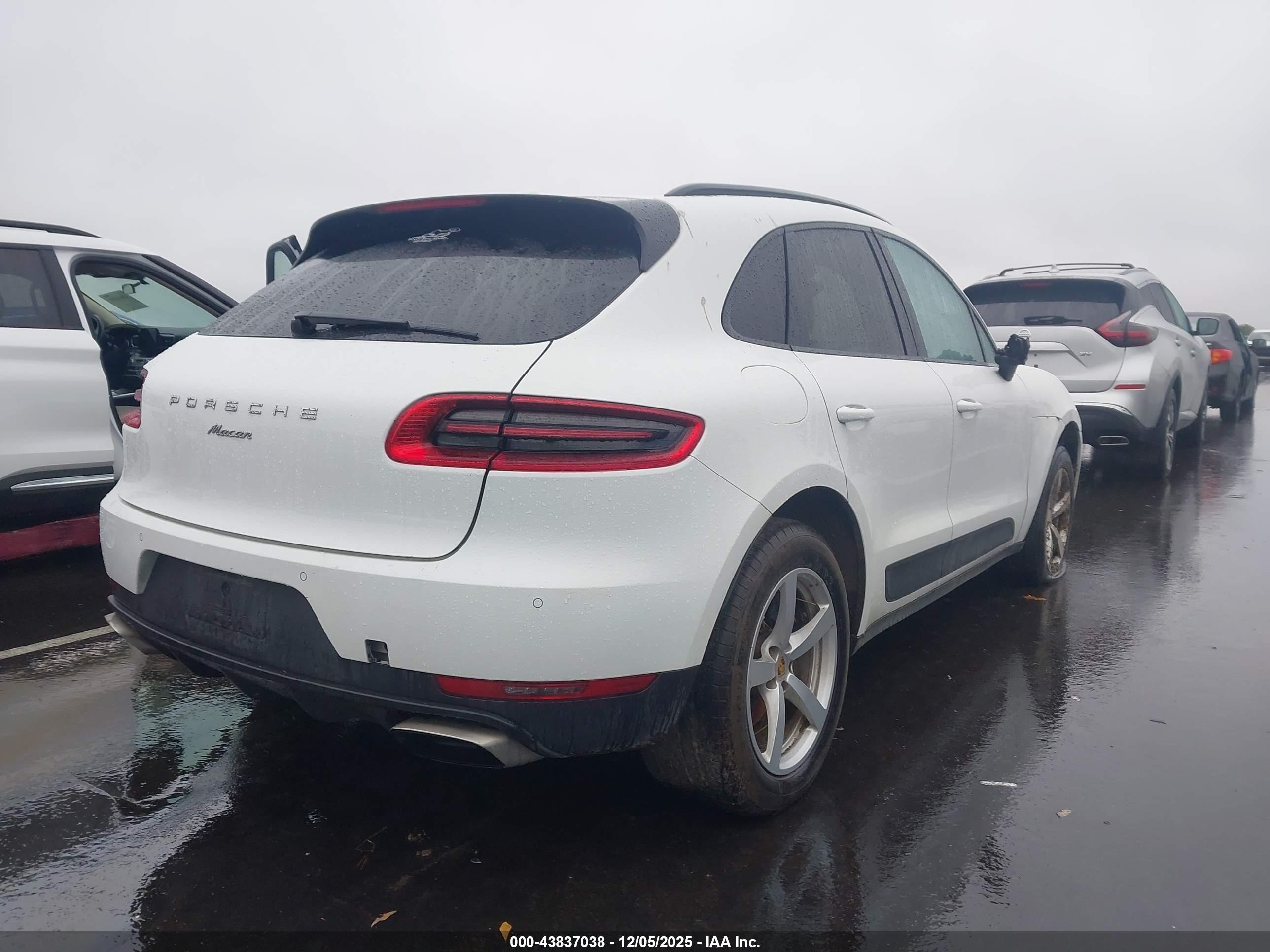PORSCHE MACAN image 4