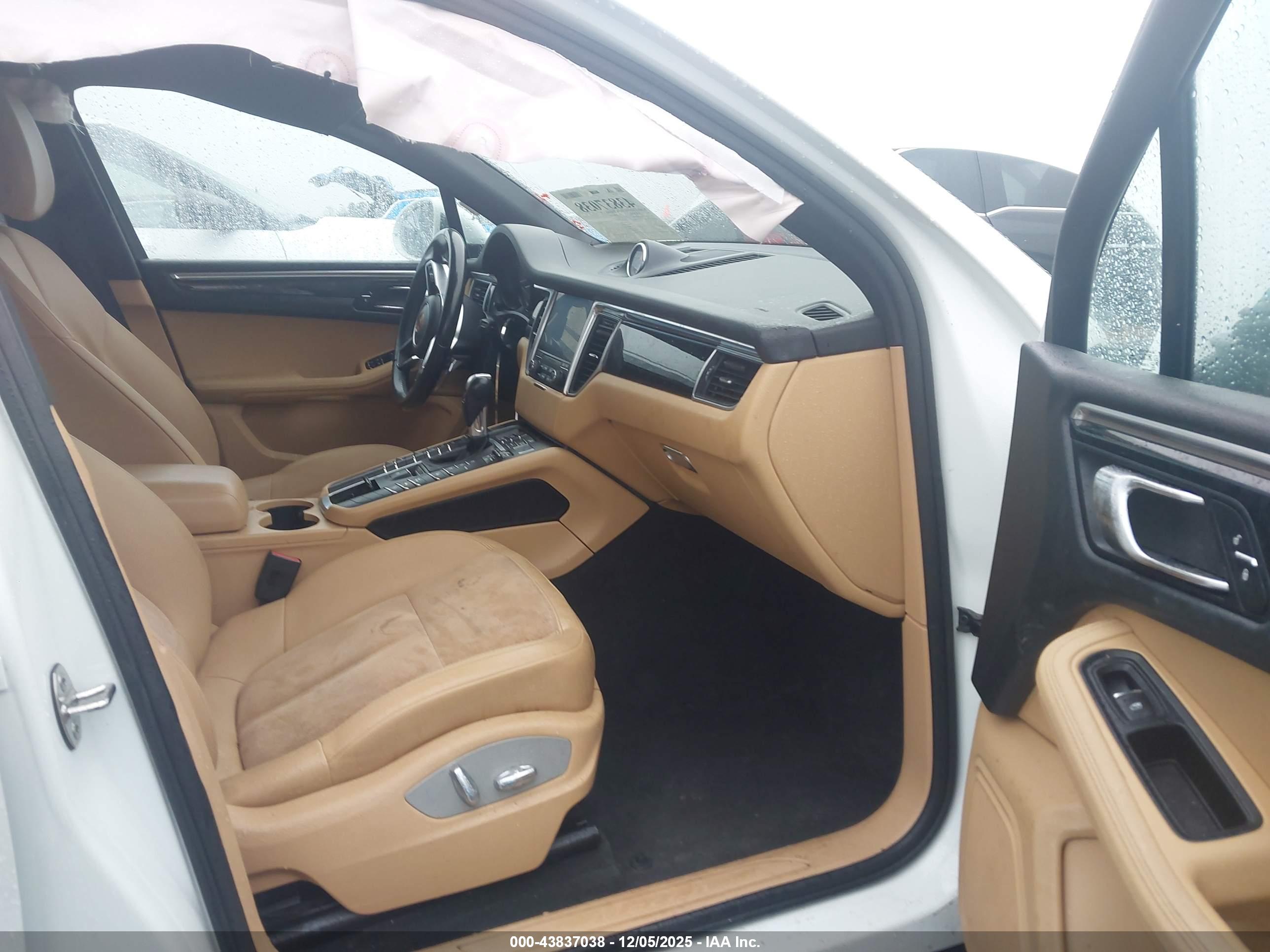 PORSCHE MACAN image 5