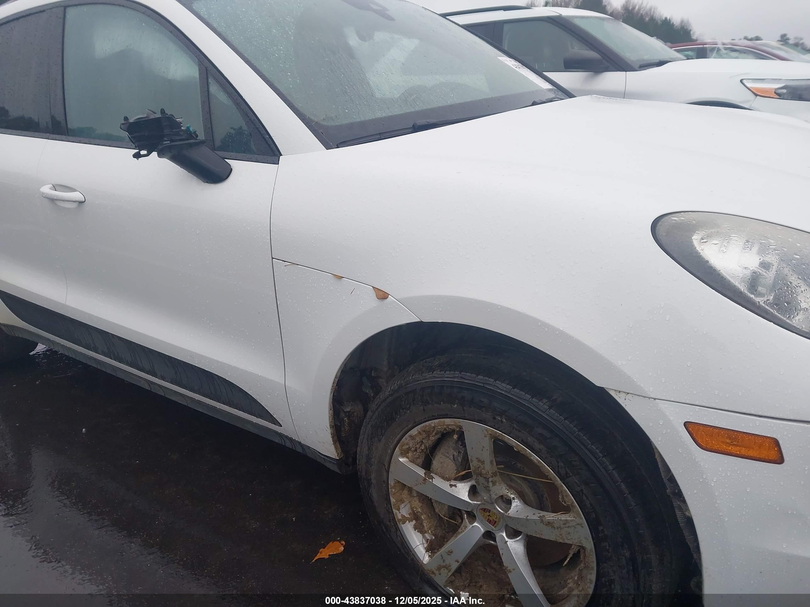 PORSCHE MACAN image 6