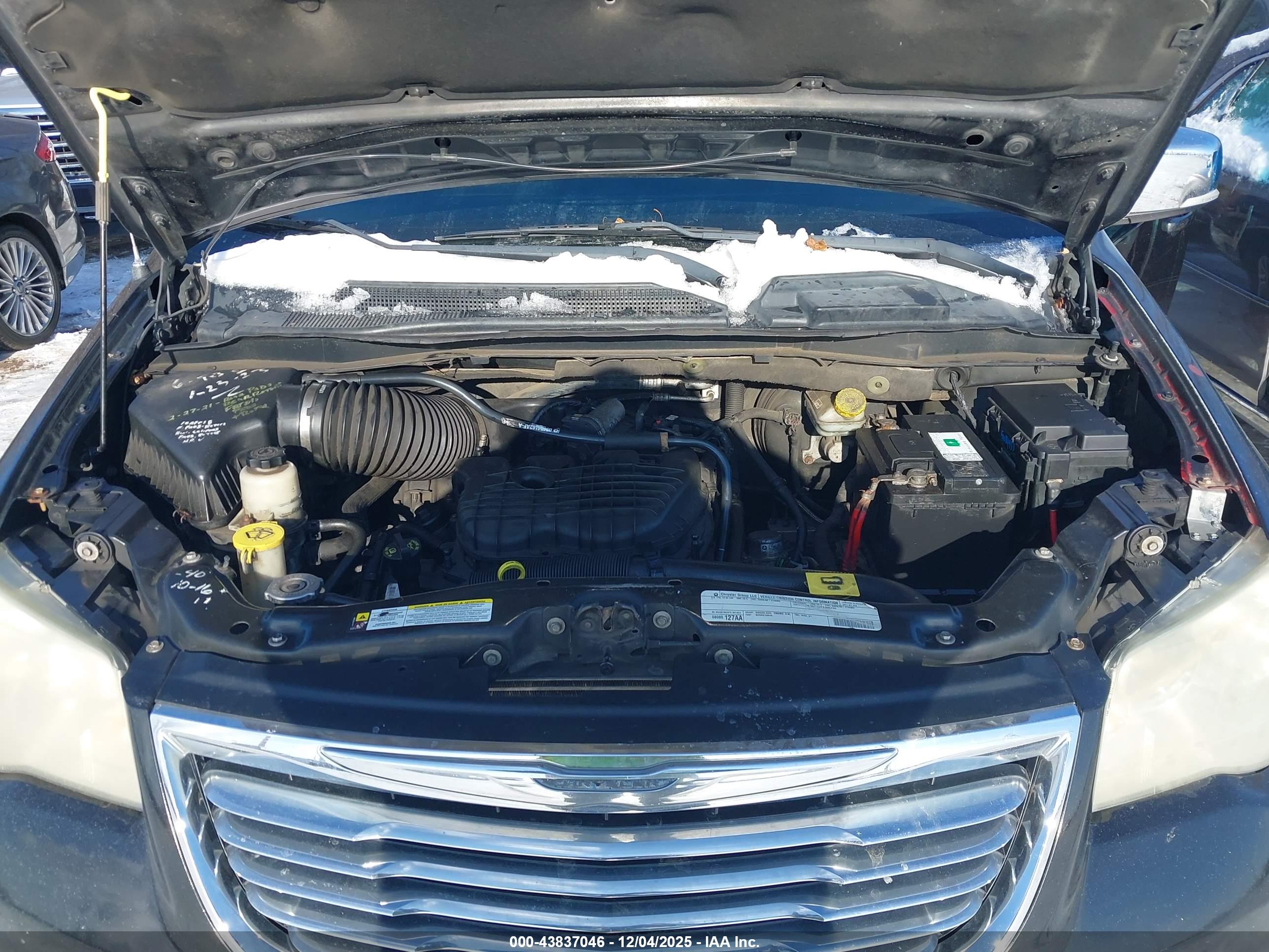 CHRYSLER TOWN image 10