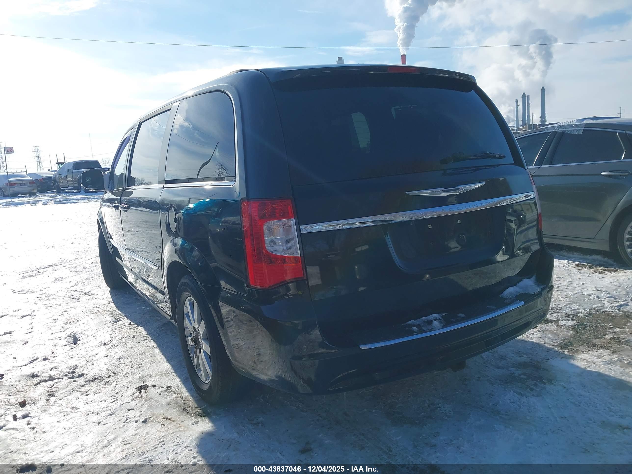 CHRYSLER TOWN image 3