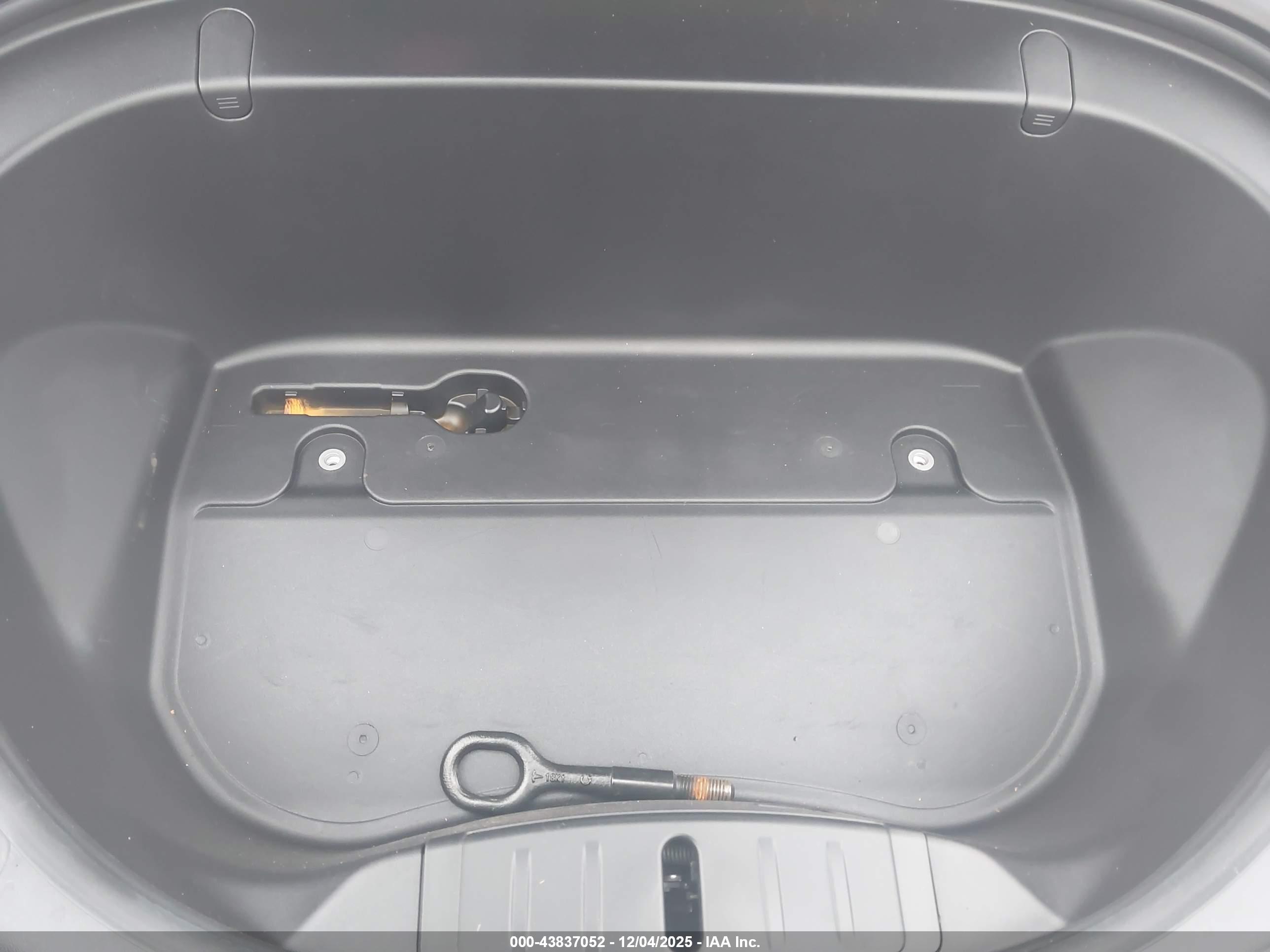 TESLA MODEL image 10