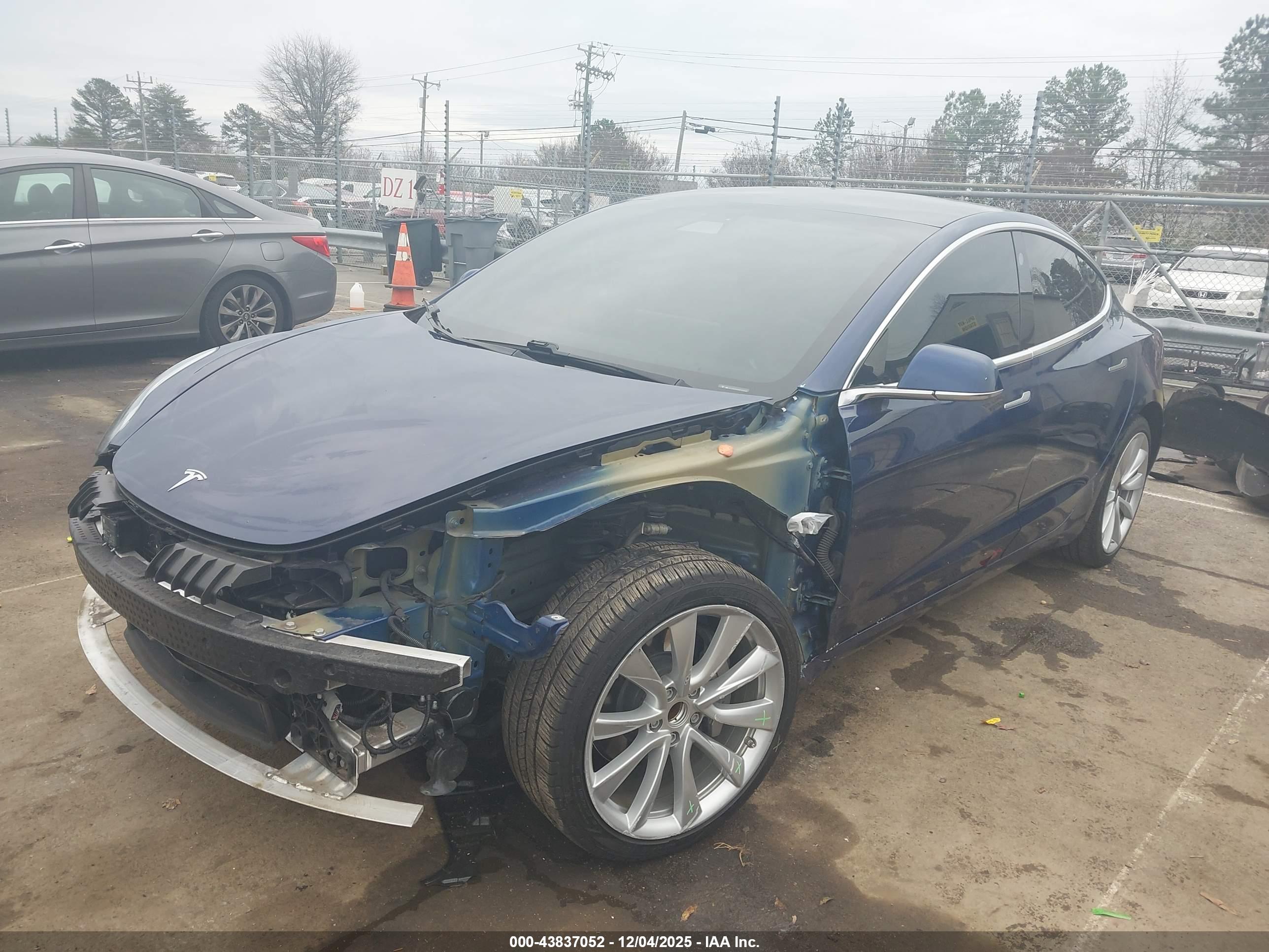 TESLA MODEL image 2