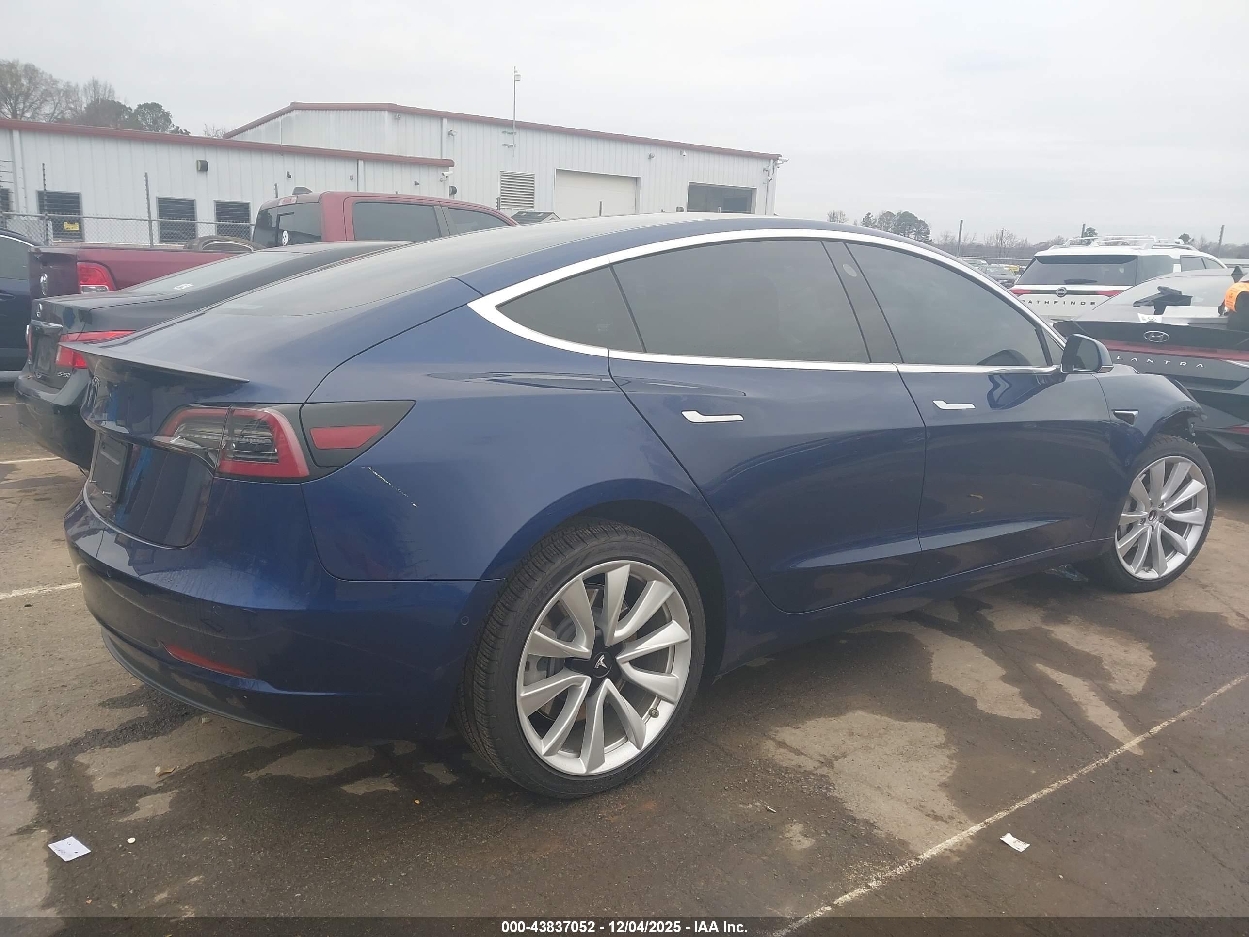 TESLA MODEL image 4