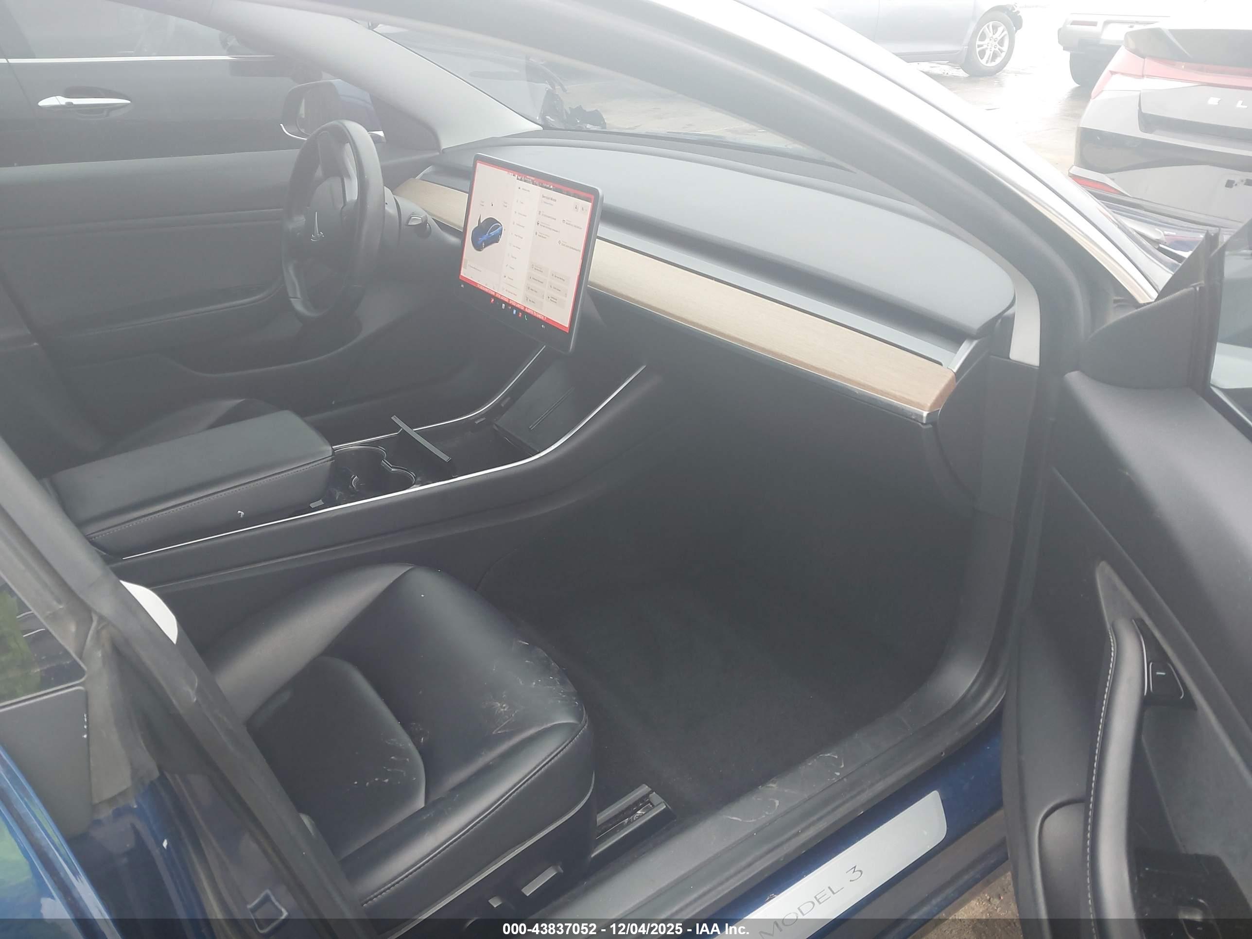 TESLA MODEL image 5