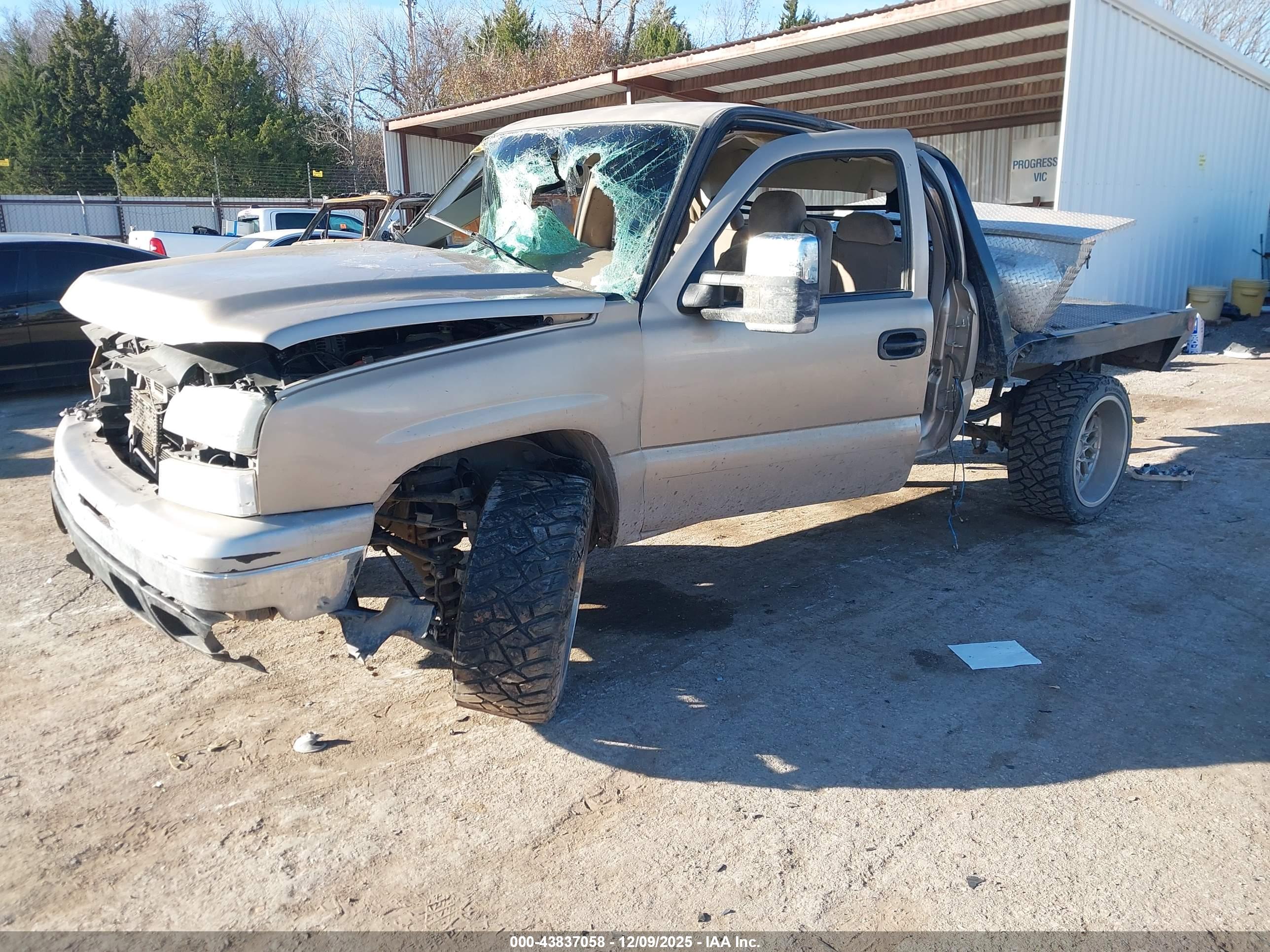 CHEVROLET SILVERADO image 2