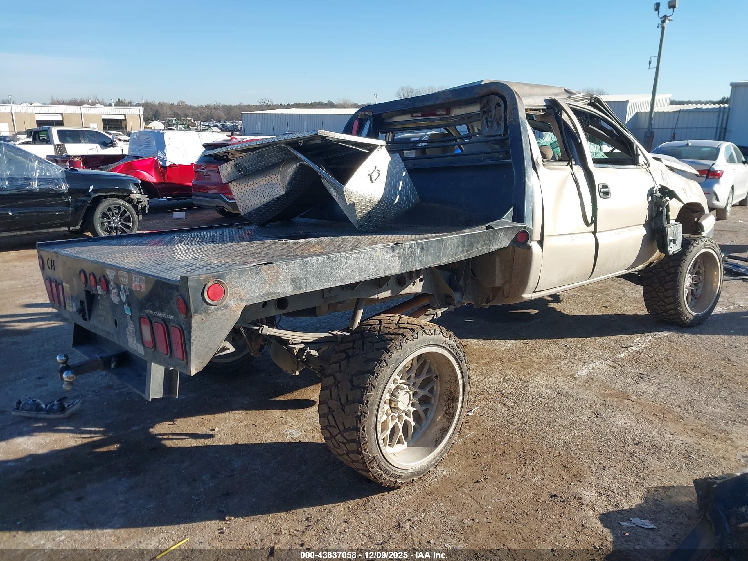 CHEVROLET SILVERADO image 4