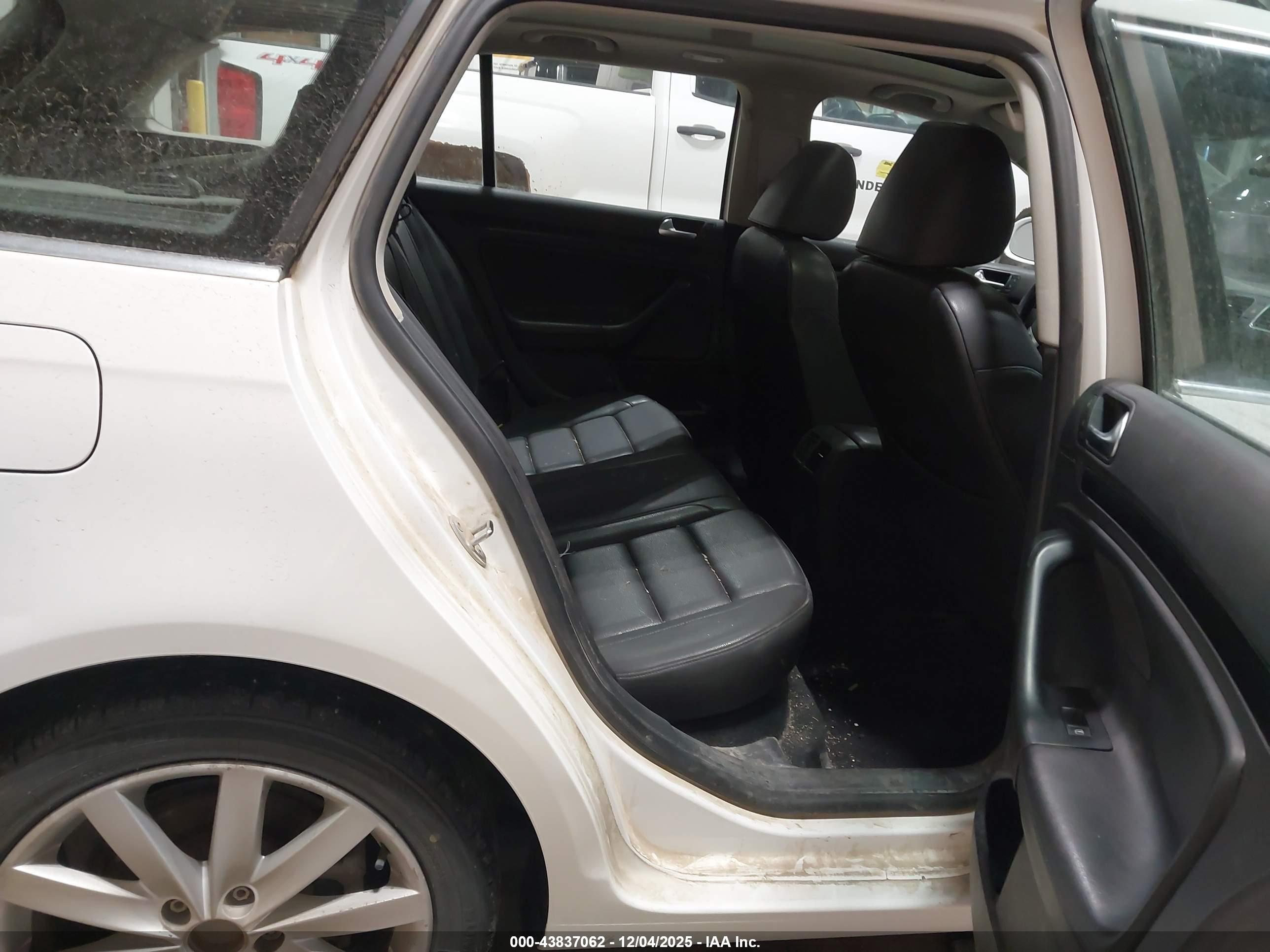 VOLKSWAGEN JETTA image 8