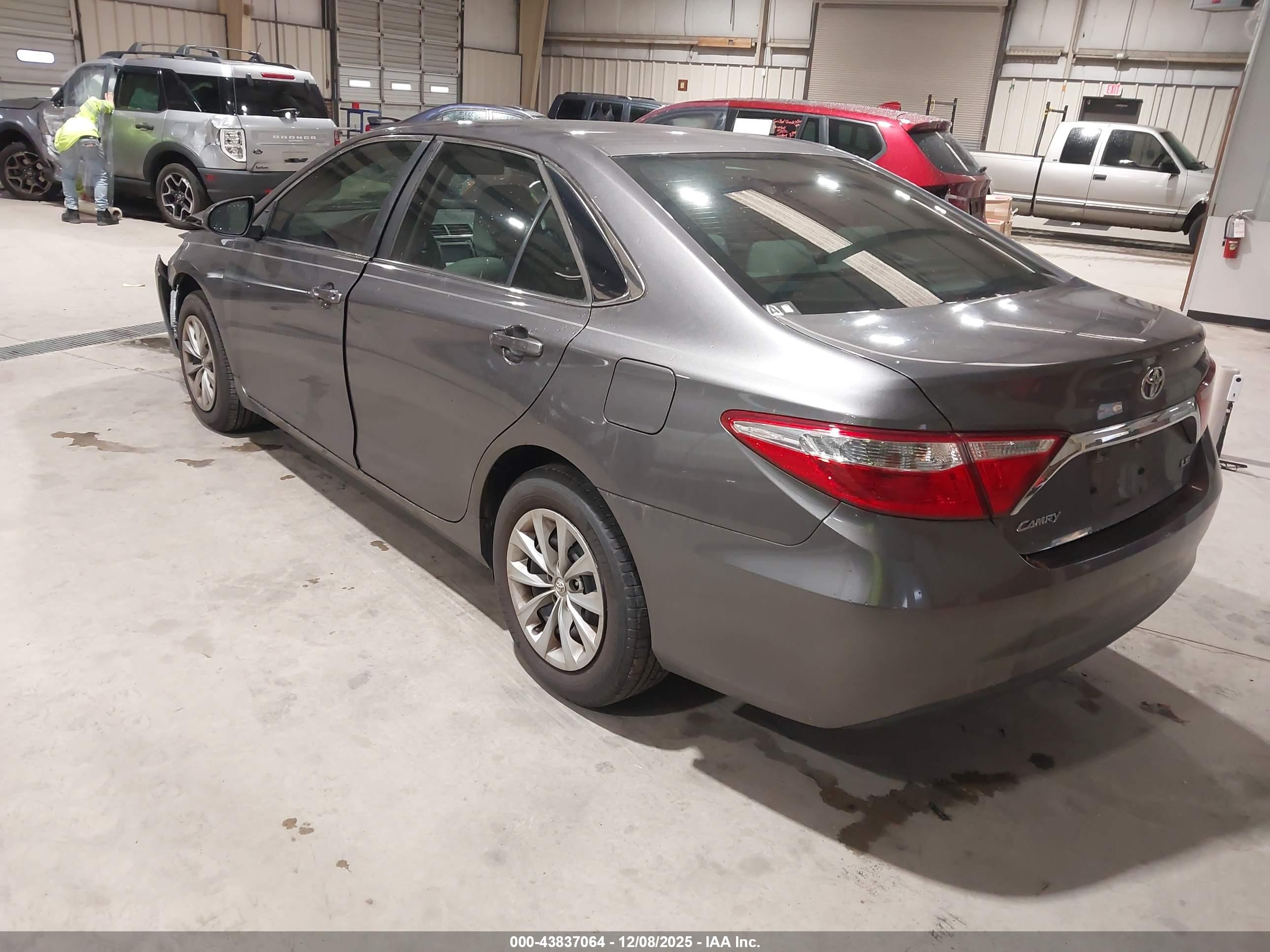 TOYOTA CAMRY image 3