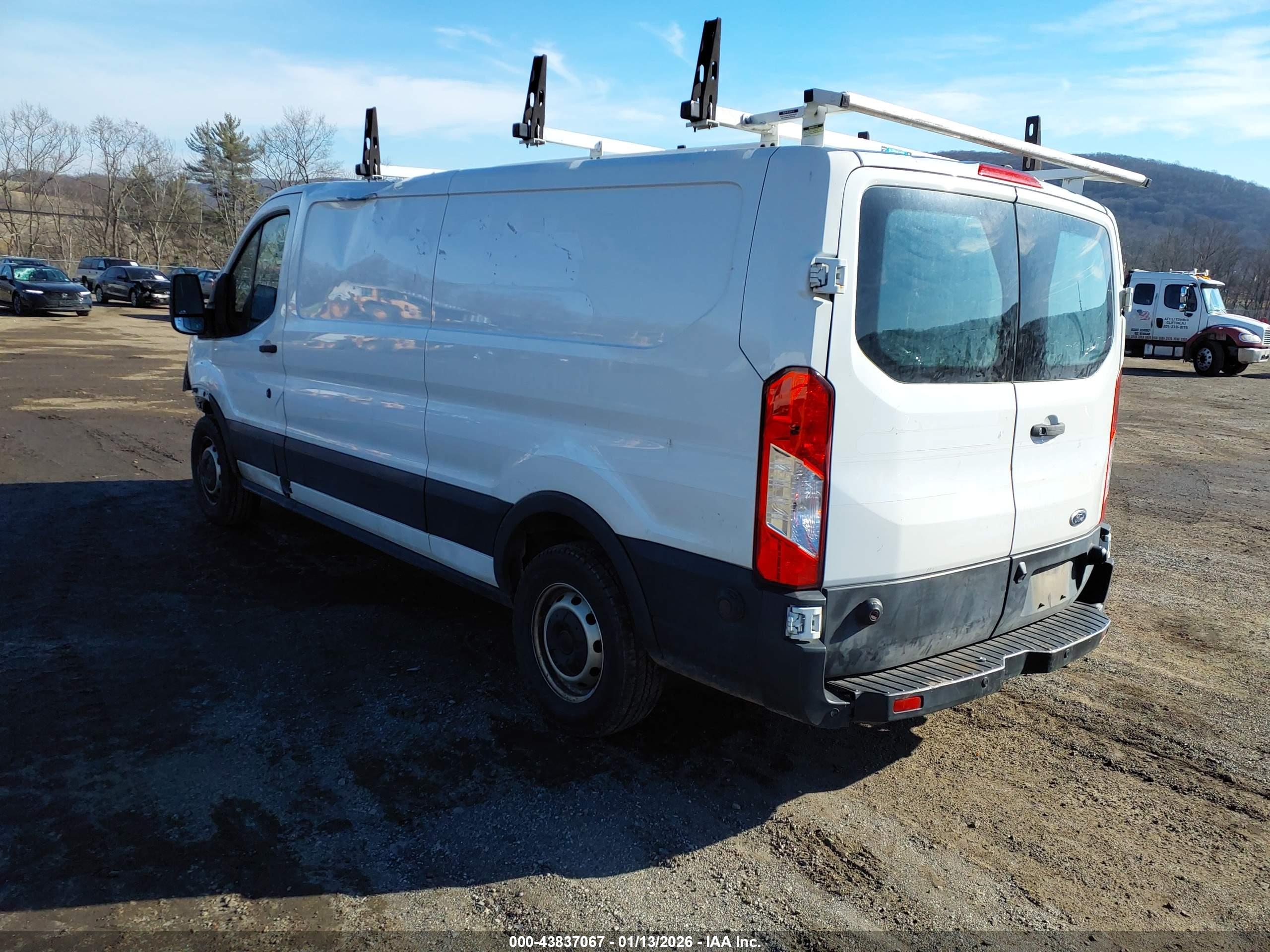 FORD TRANSIT-150 image 3