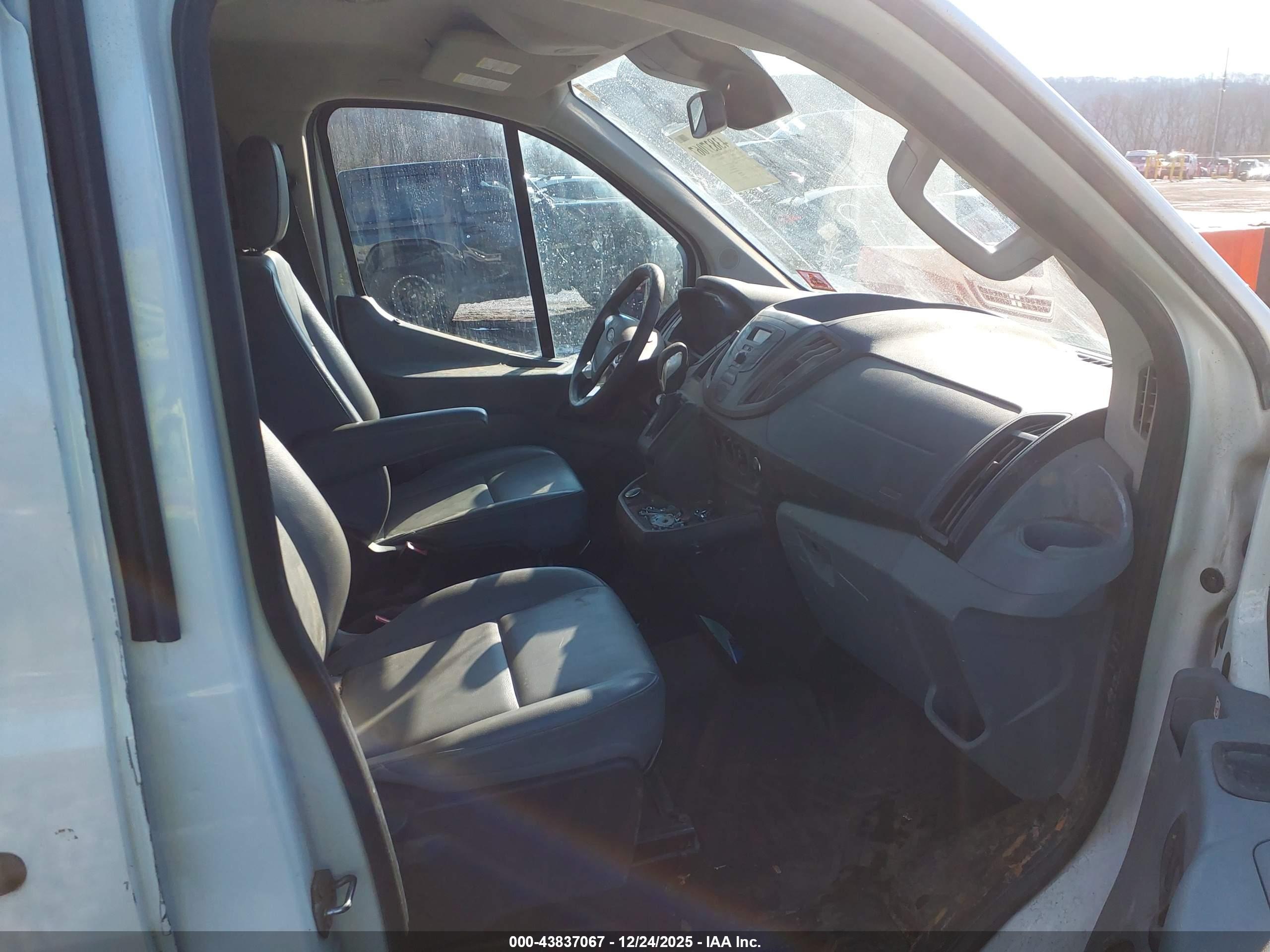 FORD TRANSIT-150 image 5