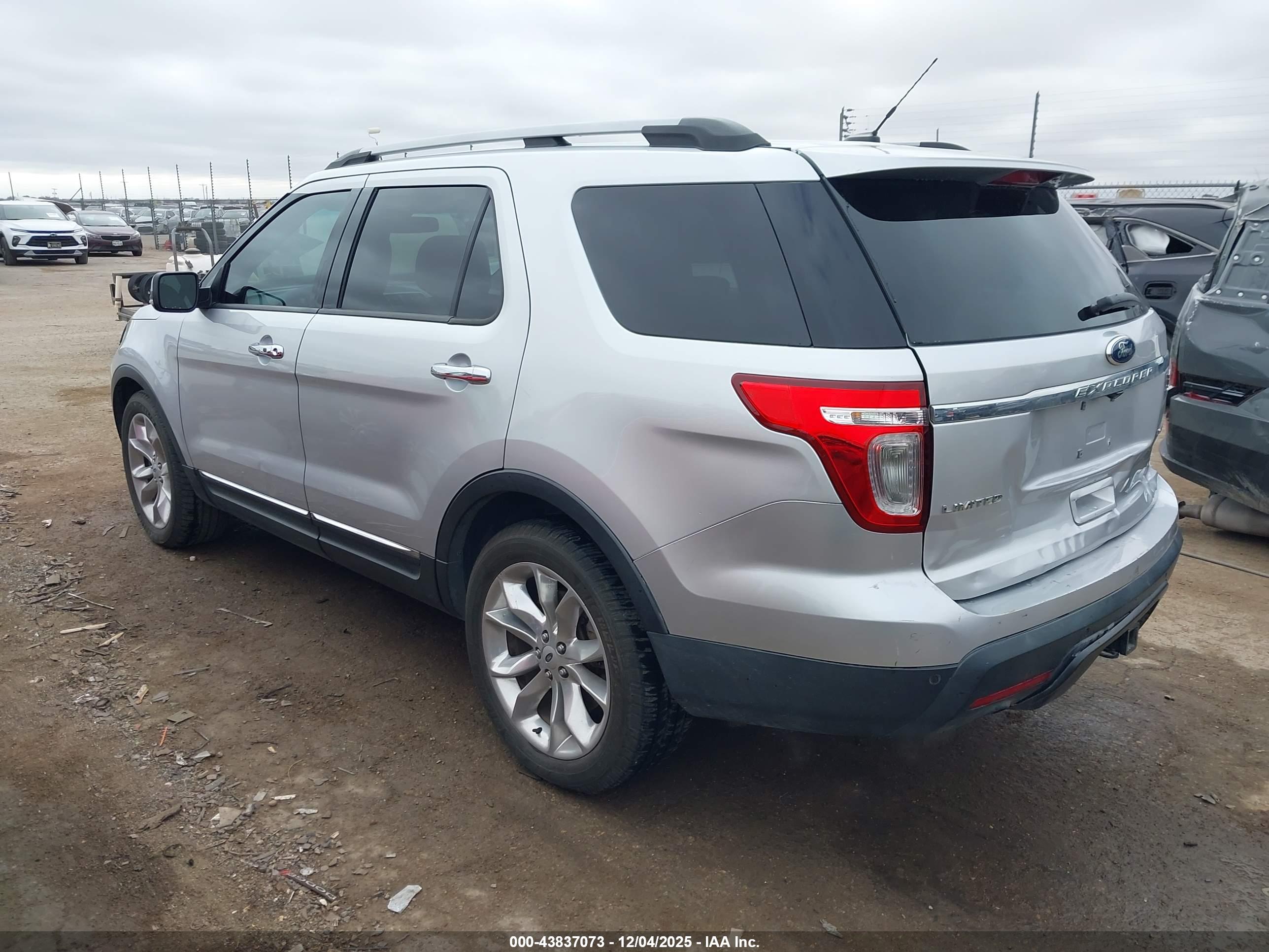 FORD EXPLORER image 3