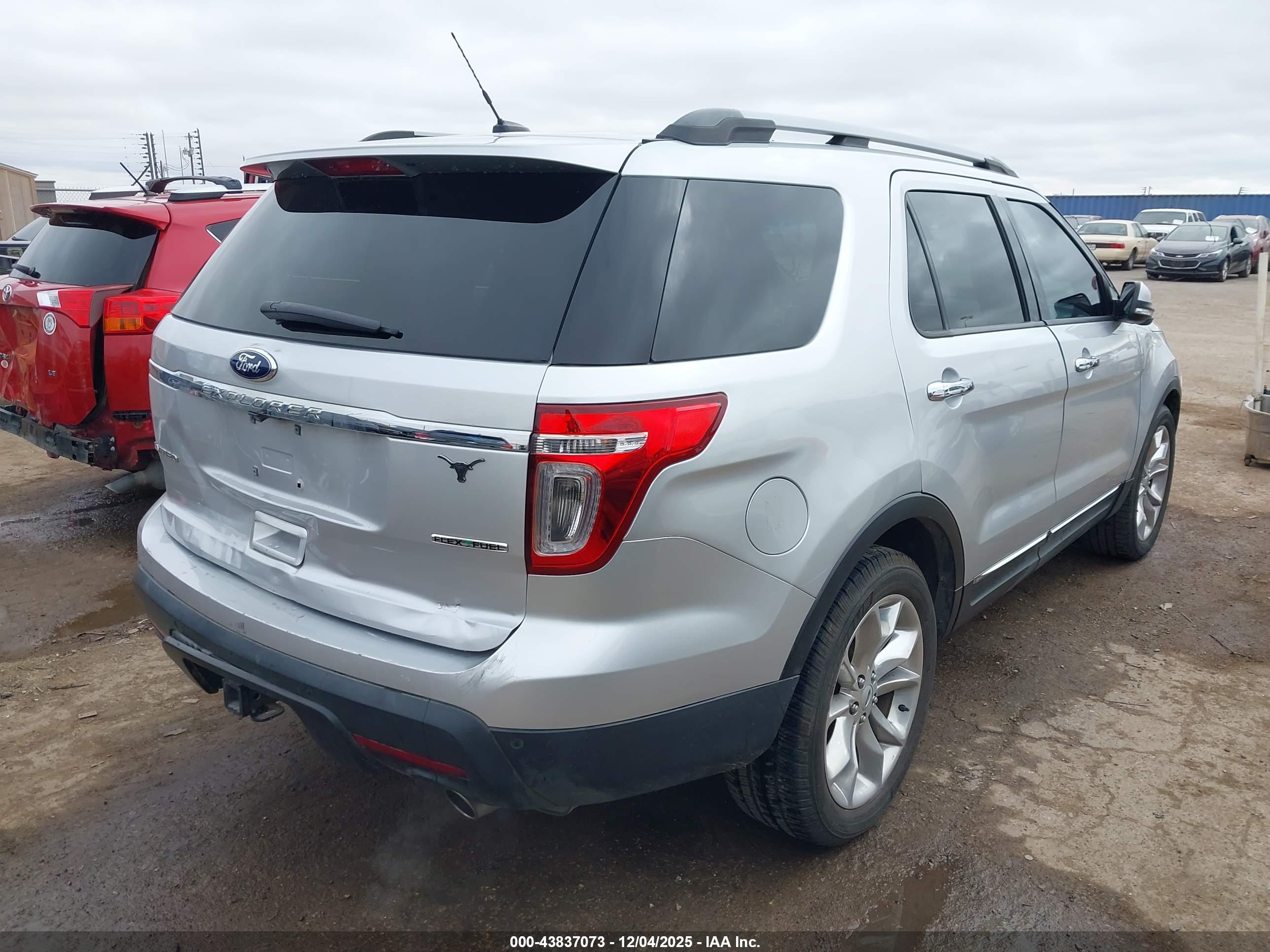 FORD EXPLORER image 4