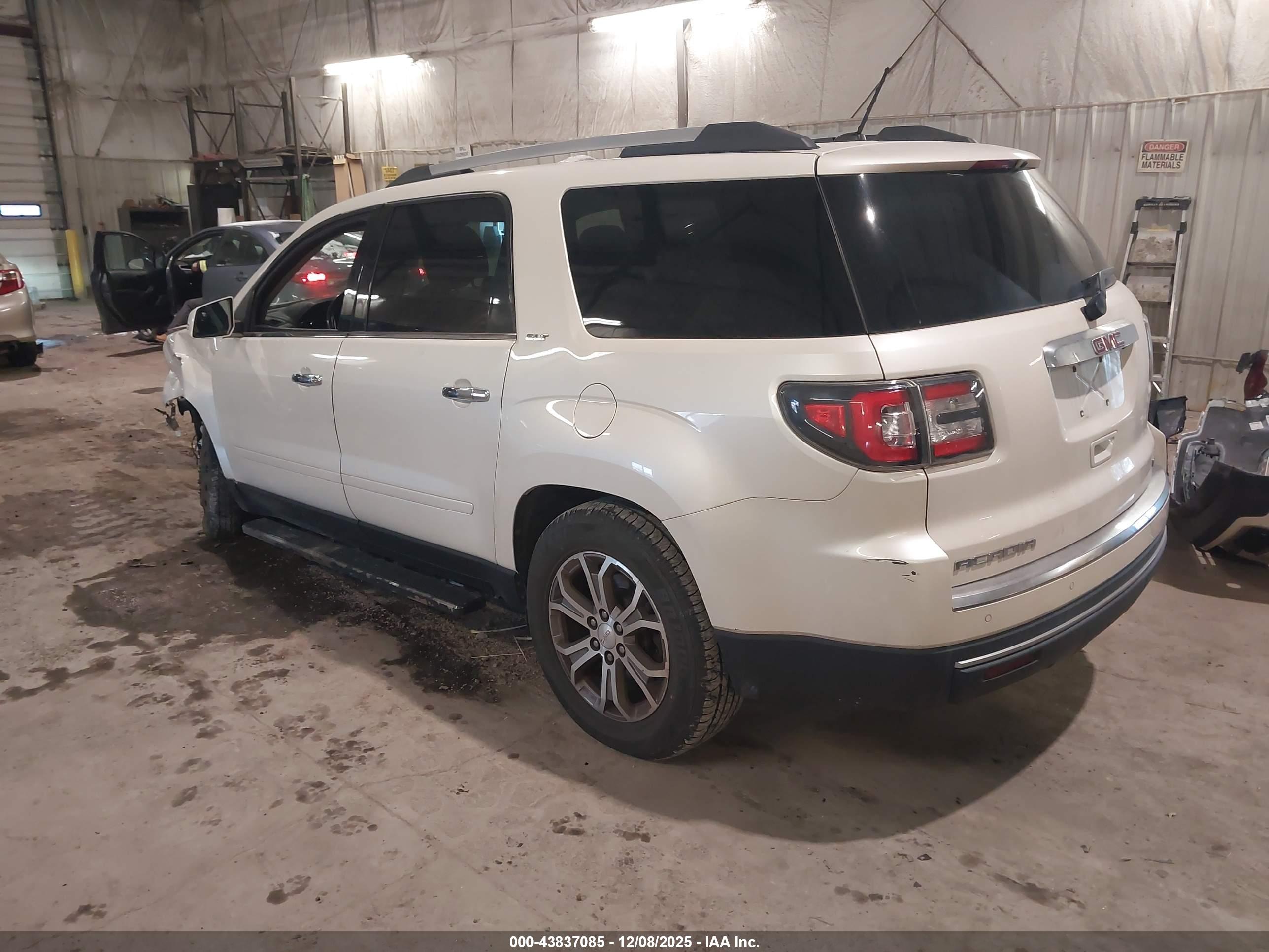GMC ACADIA image 3