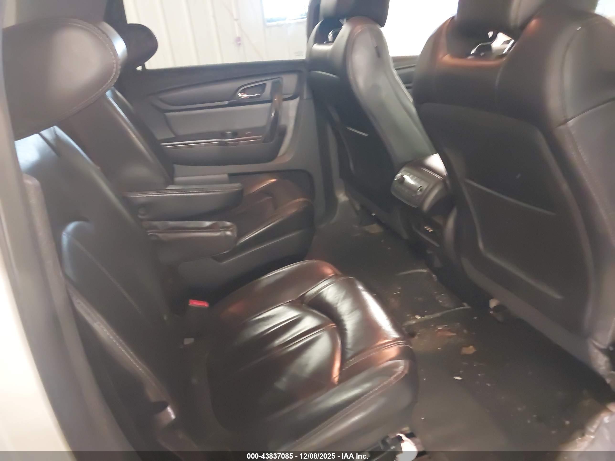GMC ACADIA image 8