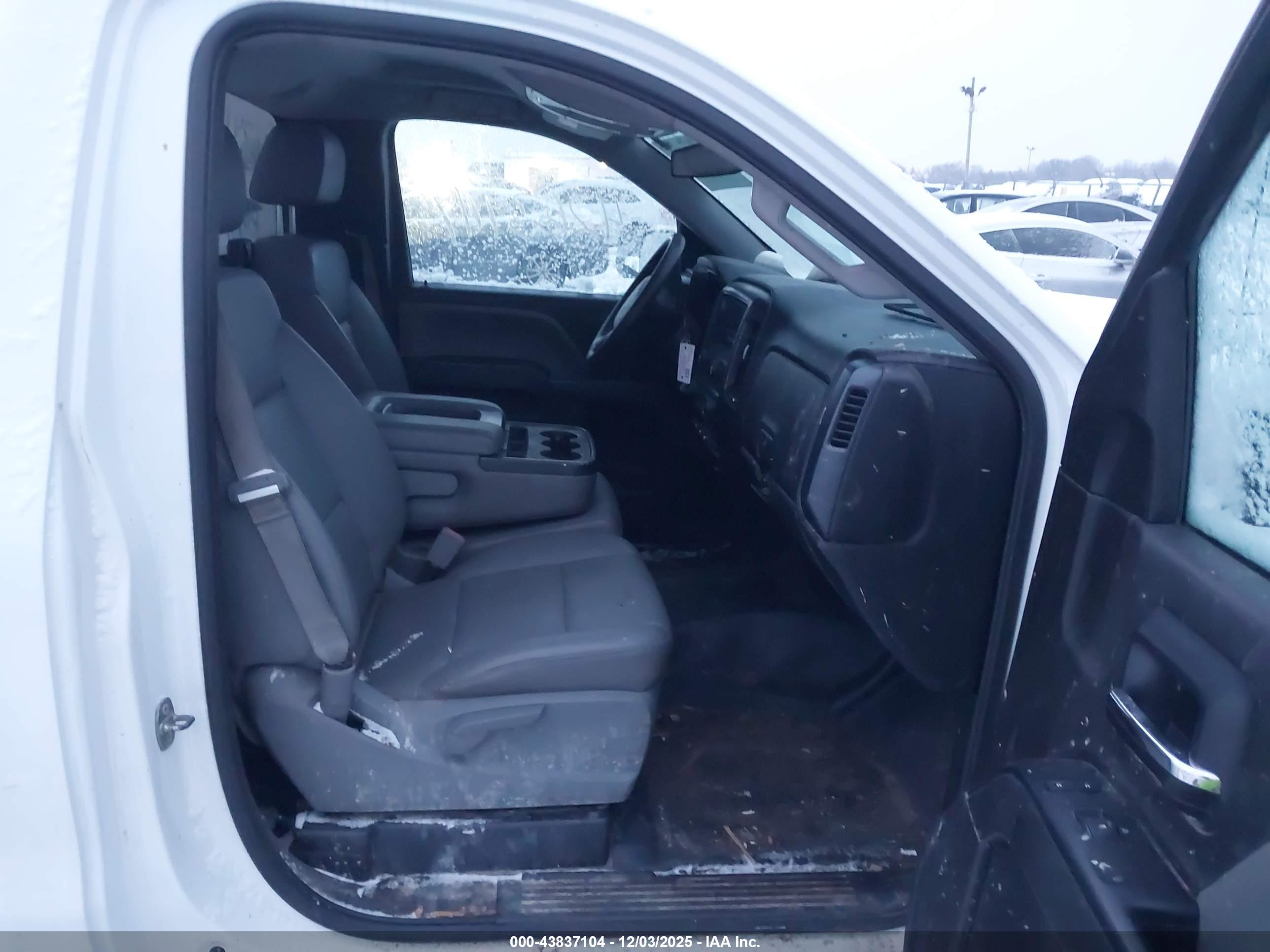 CHEVROLET SILVERADO image 5