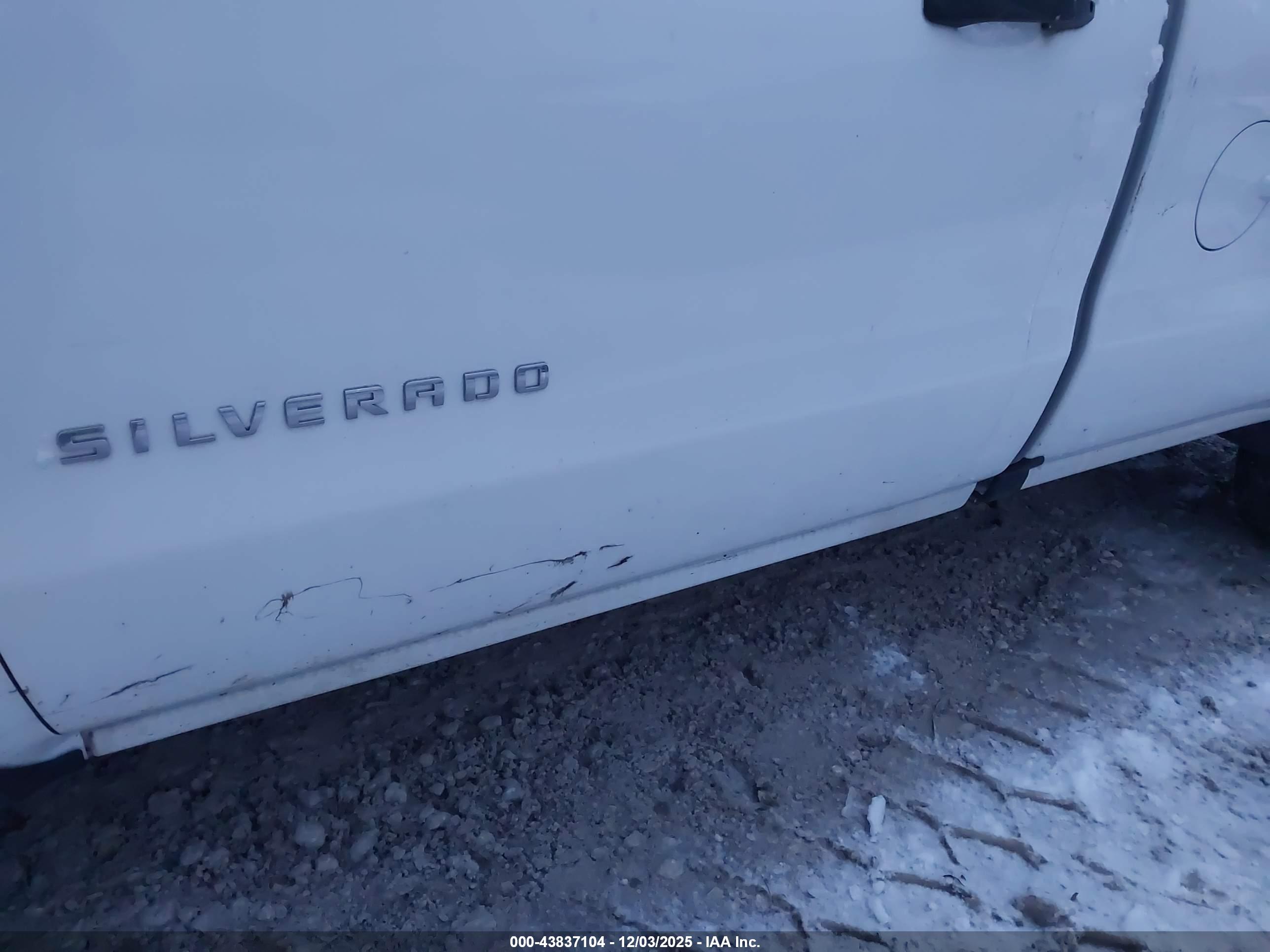 CHEVROLET SILVERADO image 6